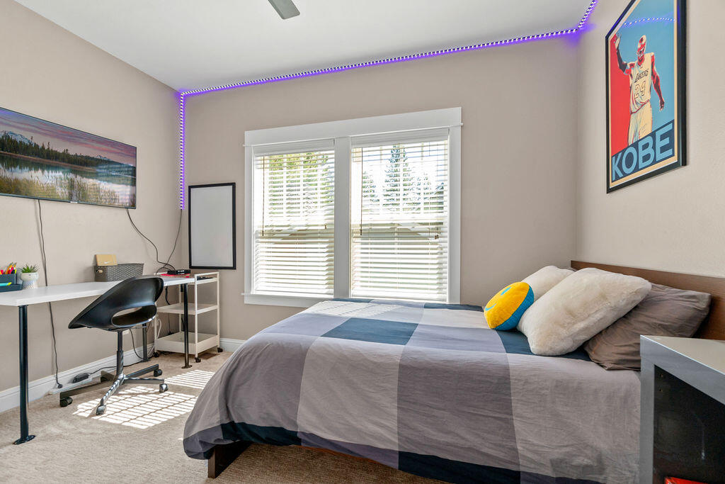 875 NW Fort Clatsop Street