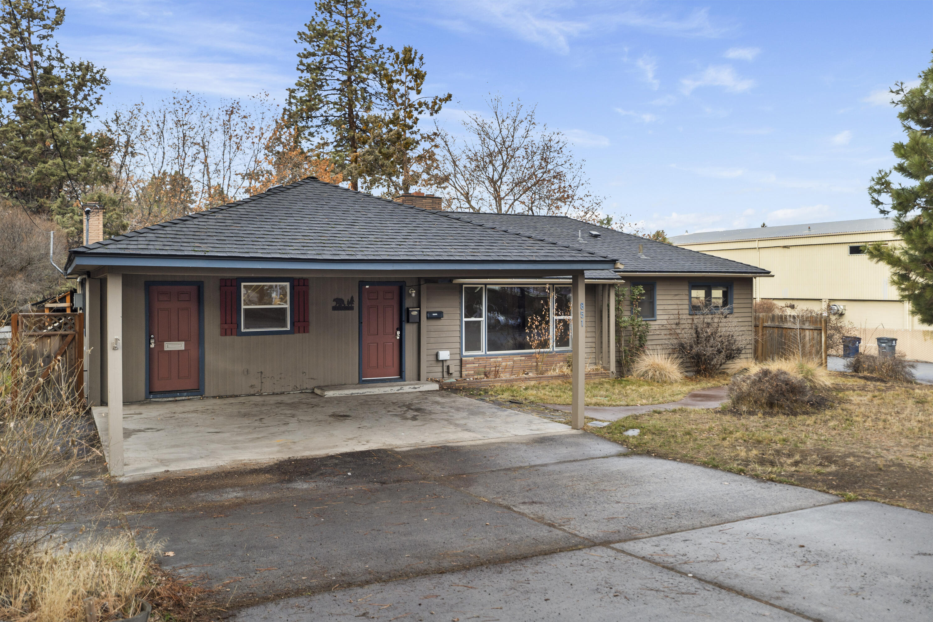 851 NE 8th Street