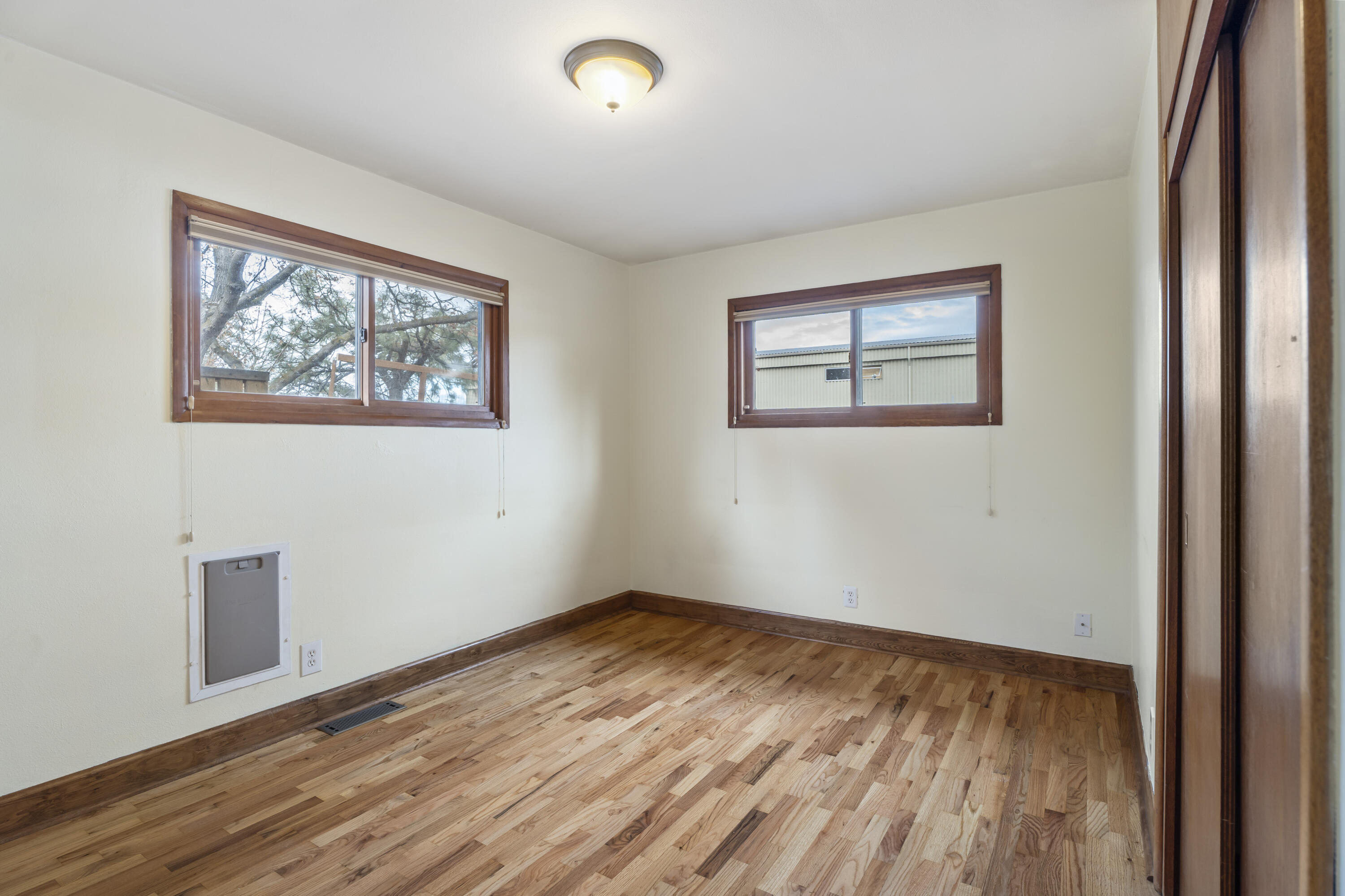 851 NE 8th Street