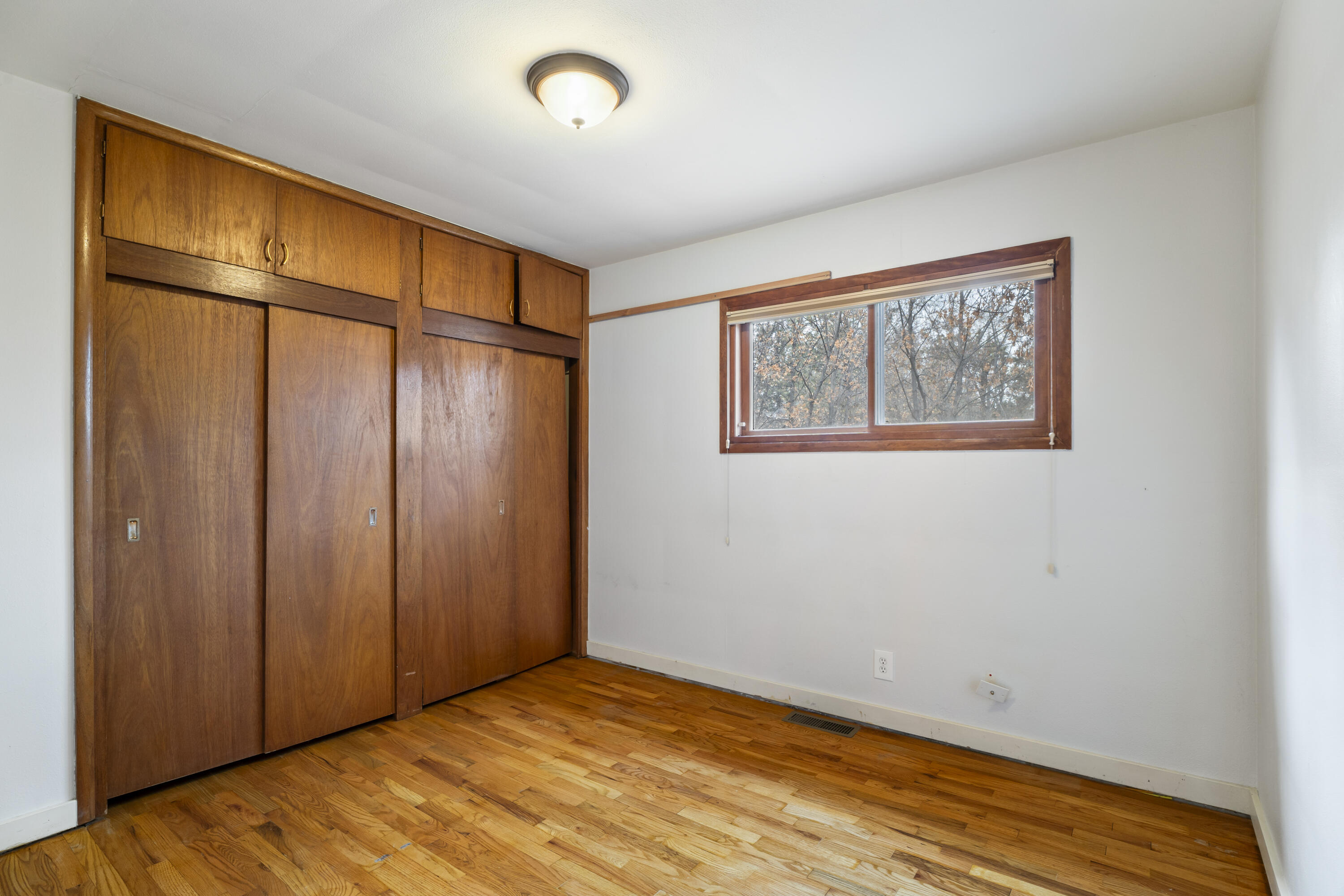 851 NE 8th Street