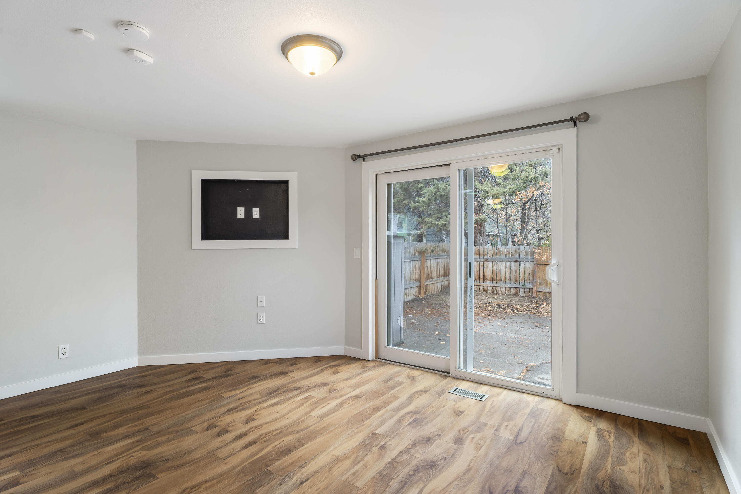 851 NE 8th Street