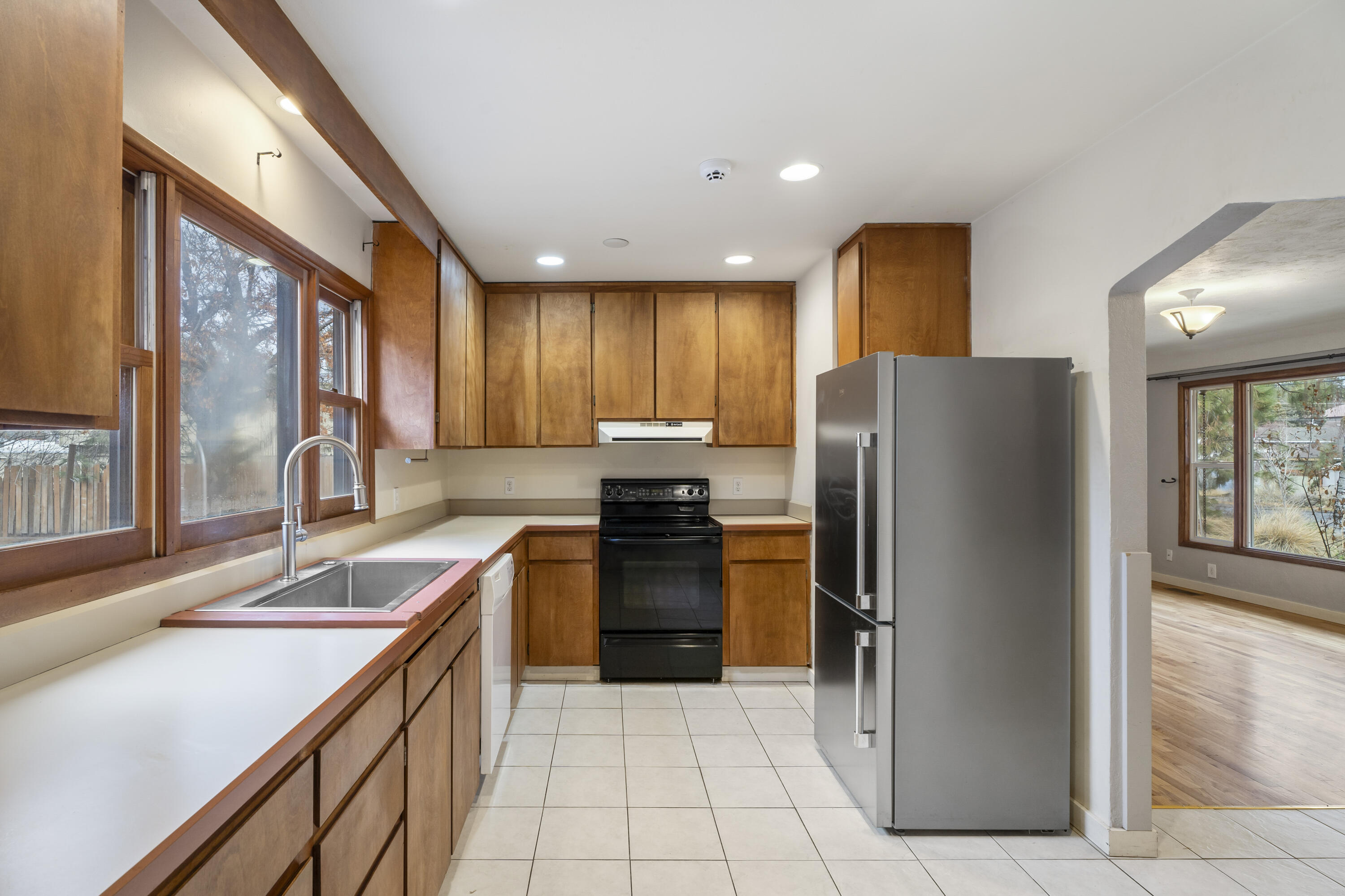 851 NE 8th Street