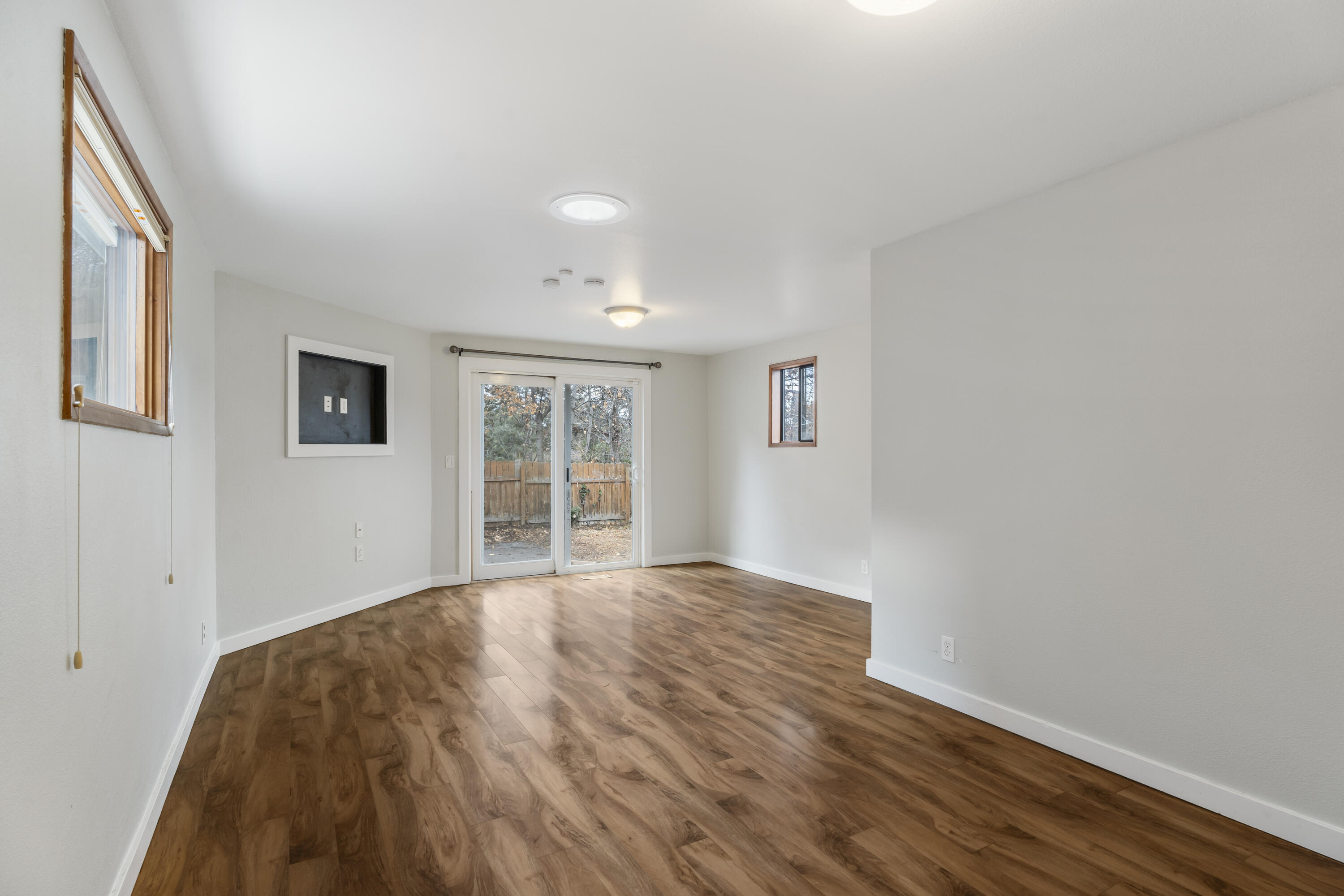 851 NE 8th Street