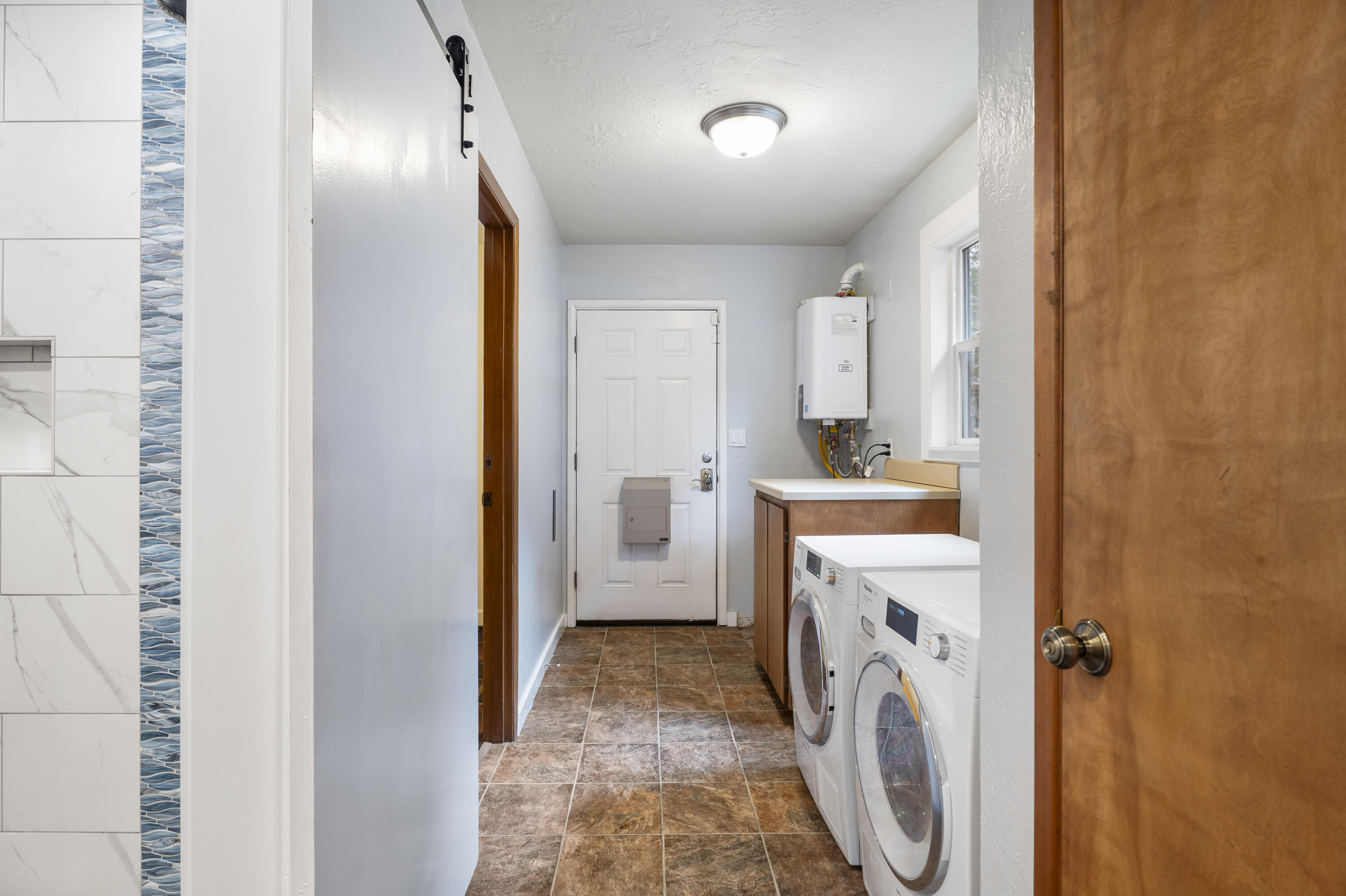 851 NE 8th Street