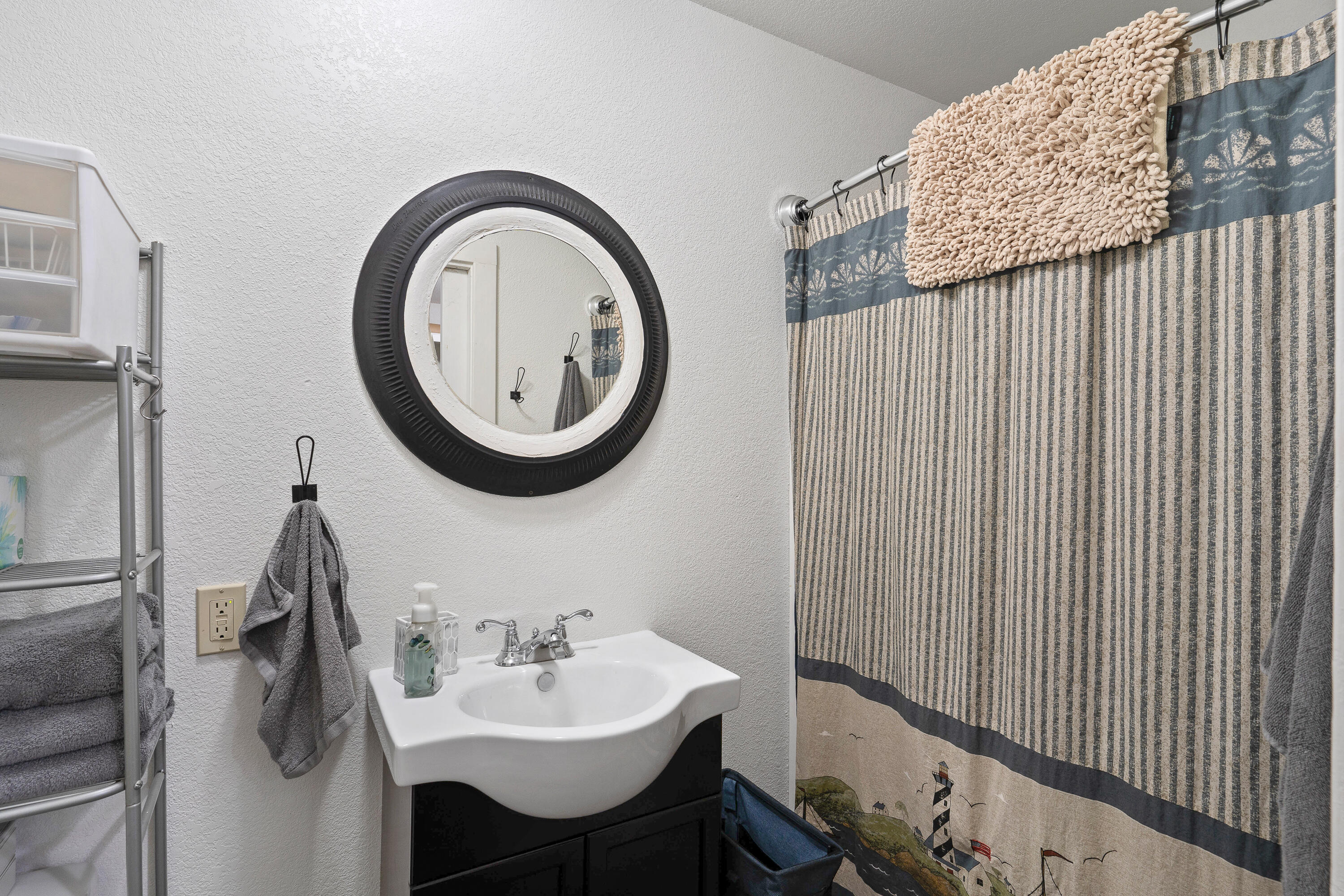 60060 Turquoise Road