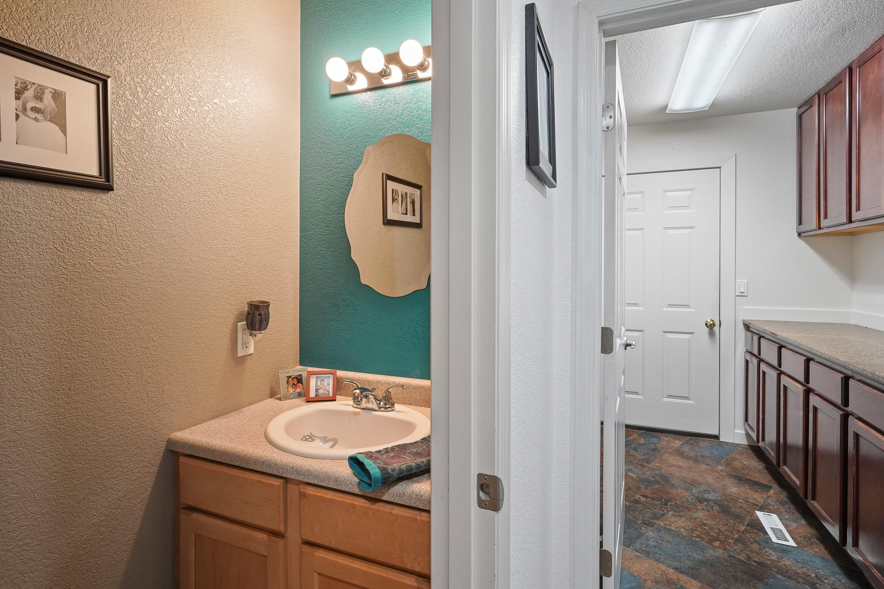 60060 Turquoise Road