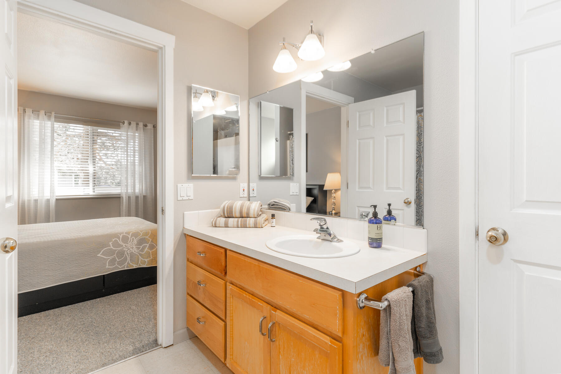 1531 NW Juniper Street, APT 2
