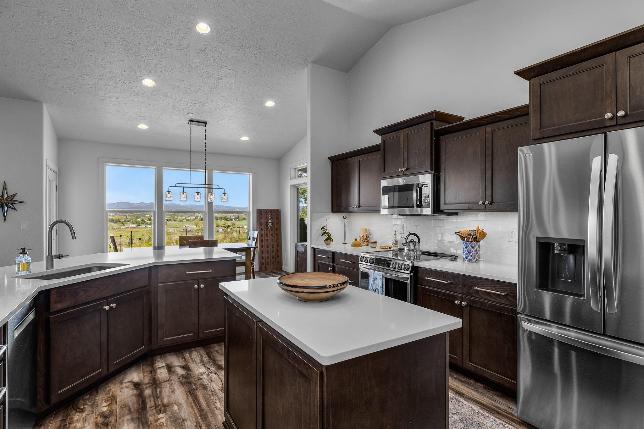 3929 NW Crescent Rim Drive NW