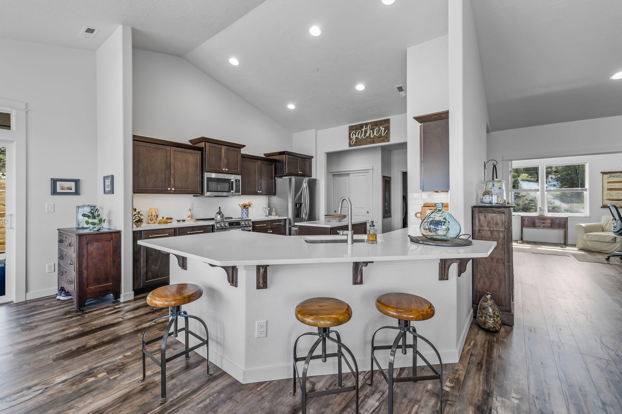 3929 NW Crescent Rim Drive NW