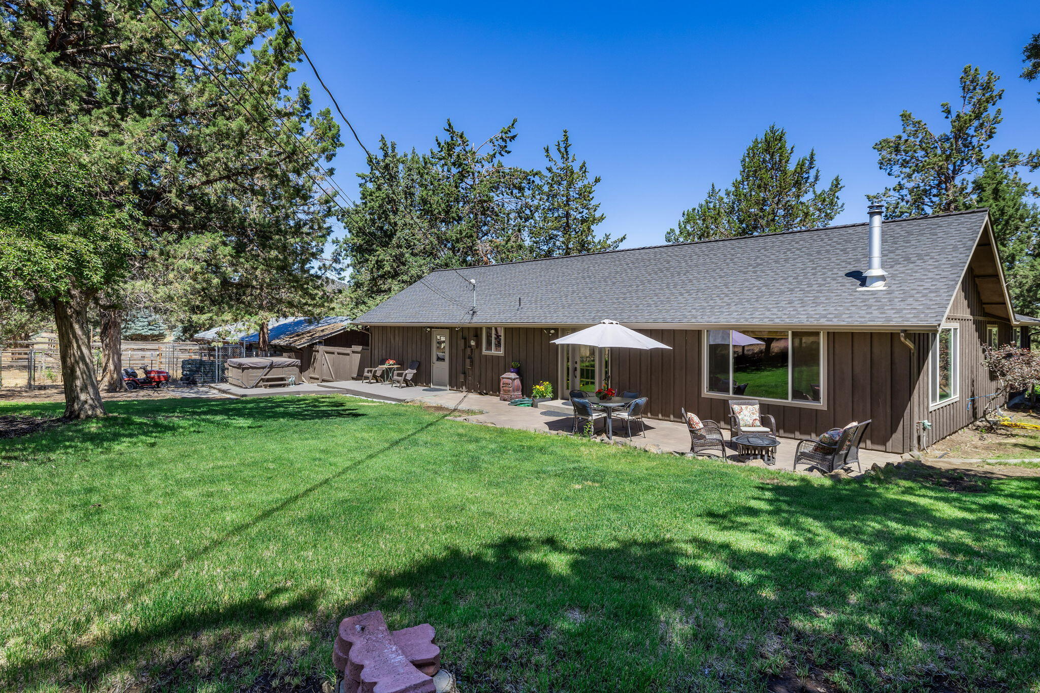 7778 SW Salmon Avenue