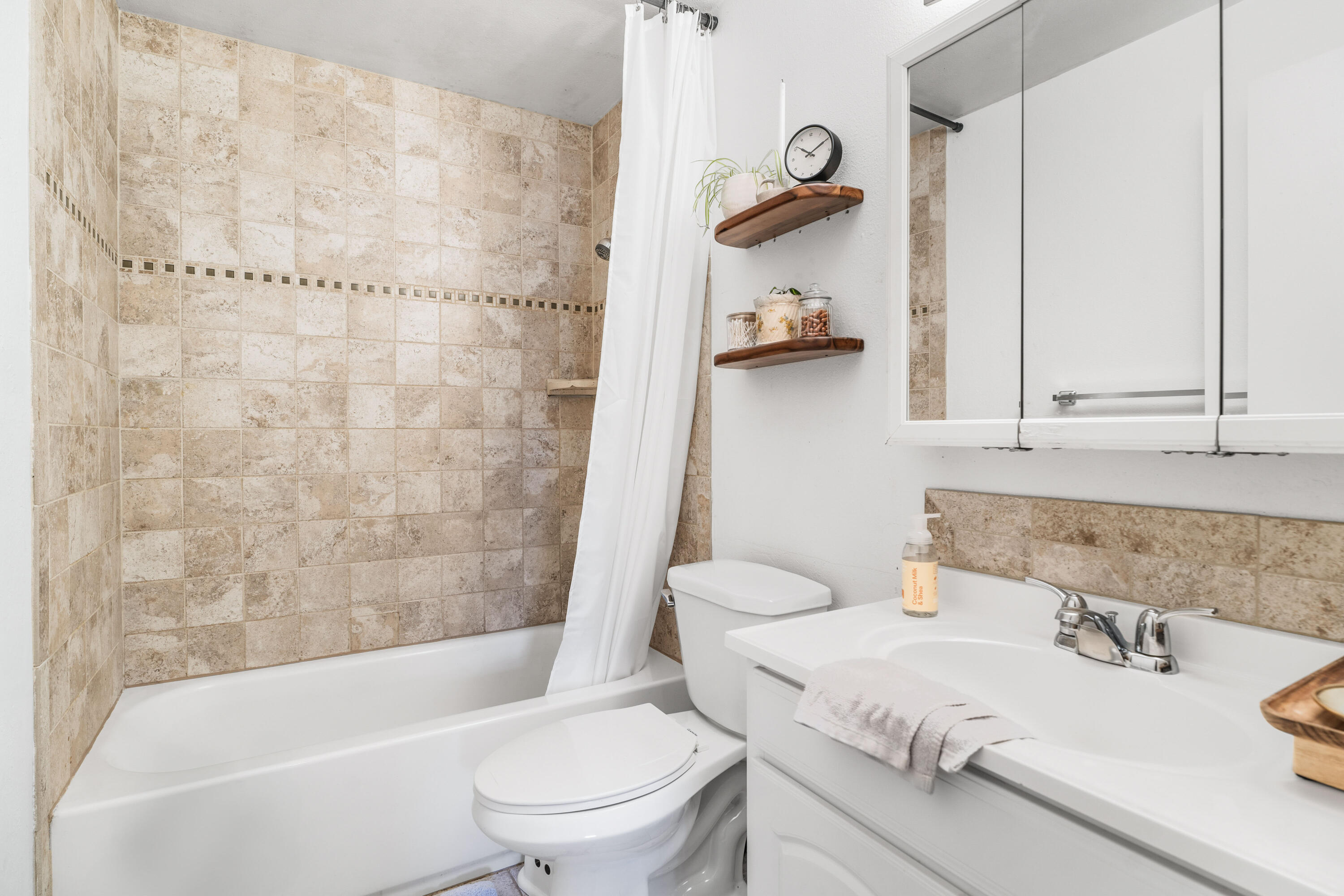 475 NE Underwood Avenue