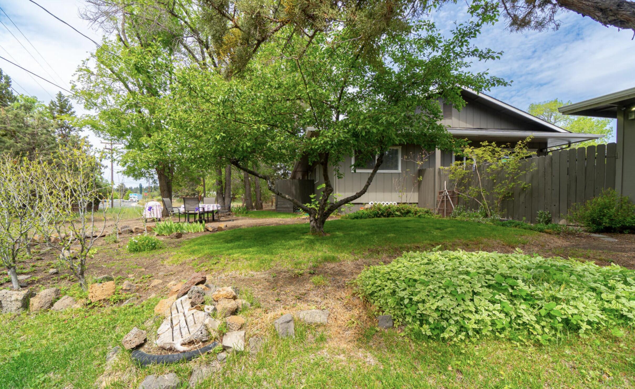 475 NE Underwood Avenue