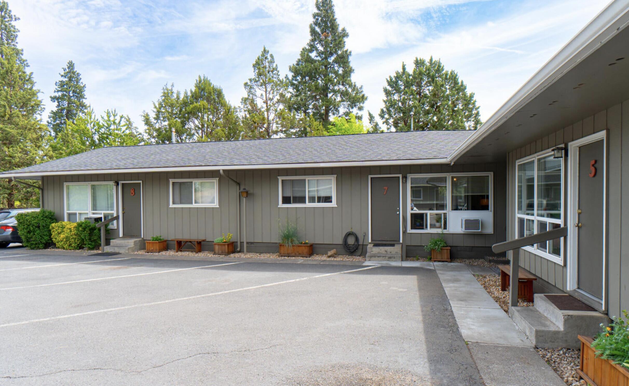 475 NE Underwood Avenue