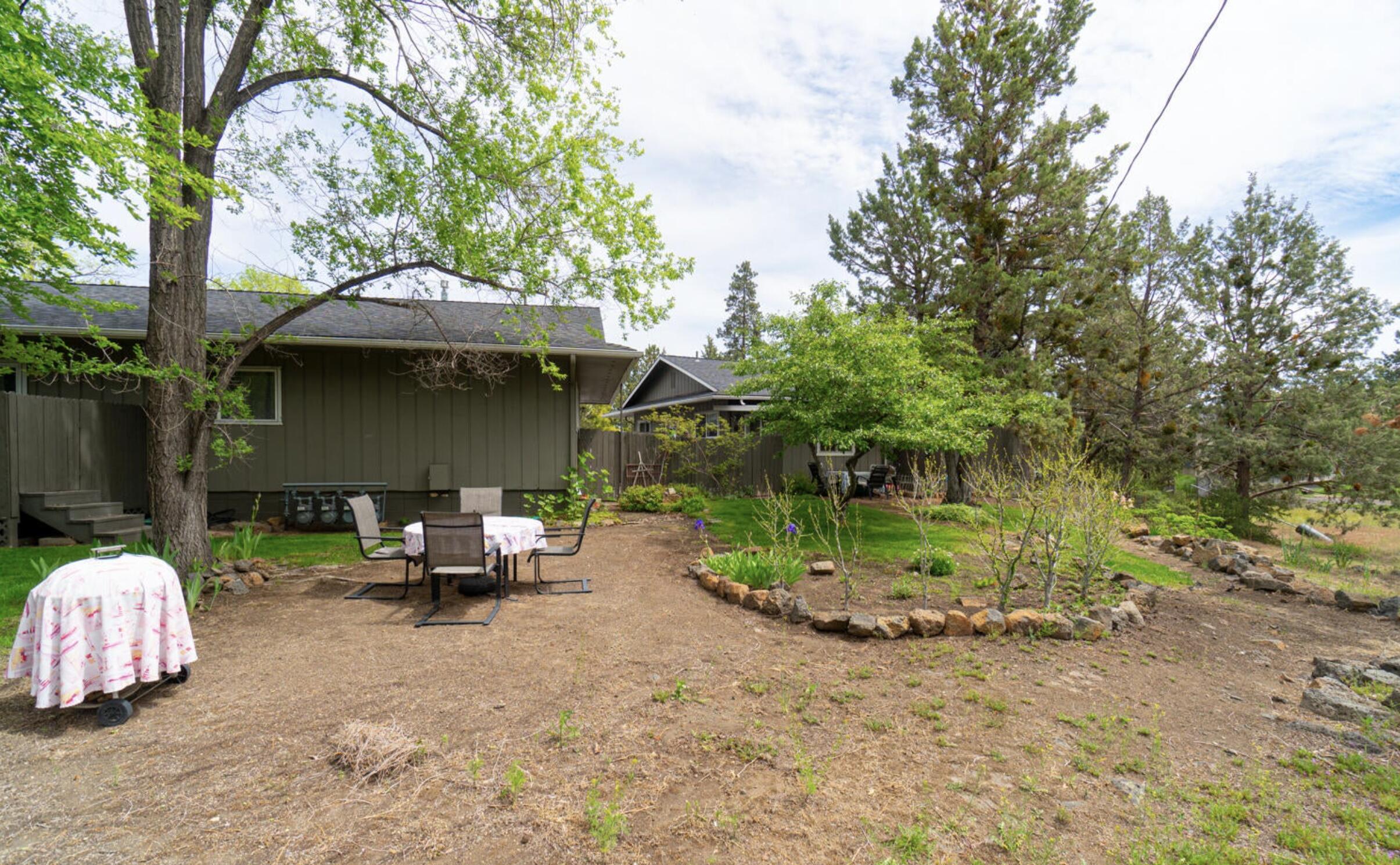 475 NE Underwood Avenue