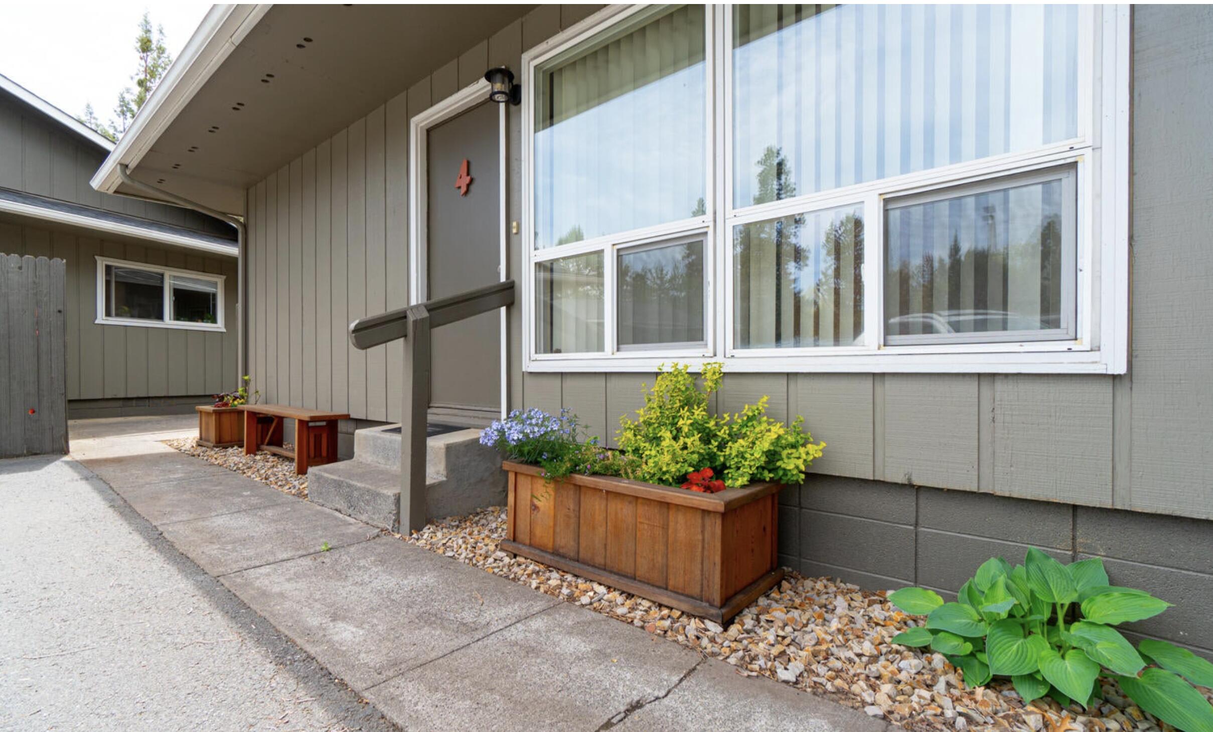 475 NE Underwood Avenue