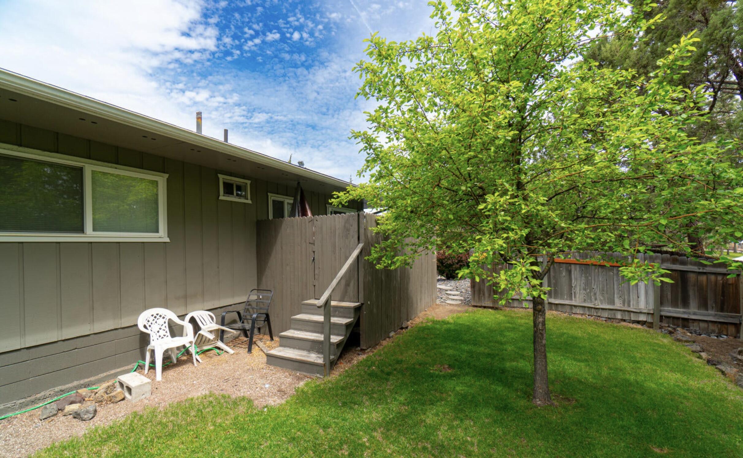 475 NE Underwood Avenue