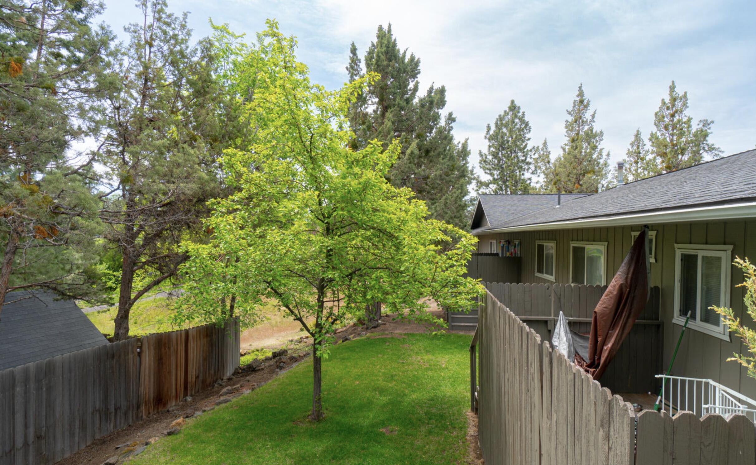 475 NE Underwood Avenue