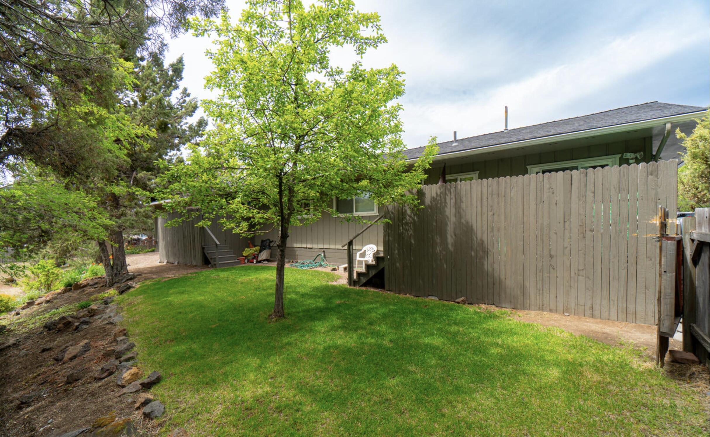 475 NE Underwood Avenue