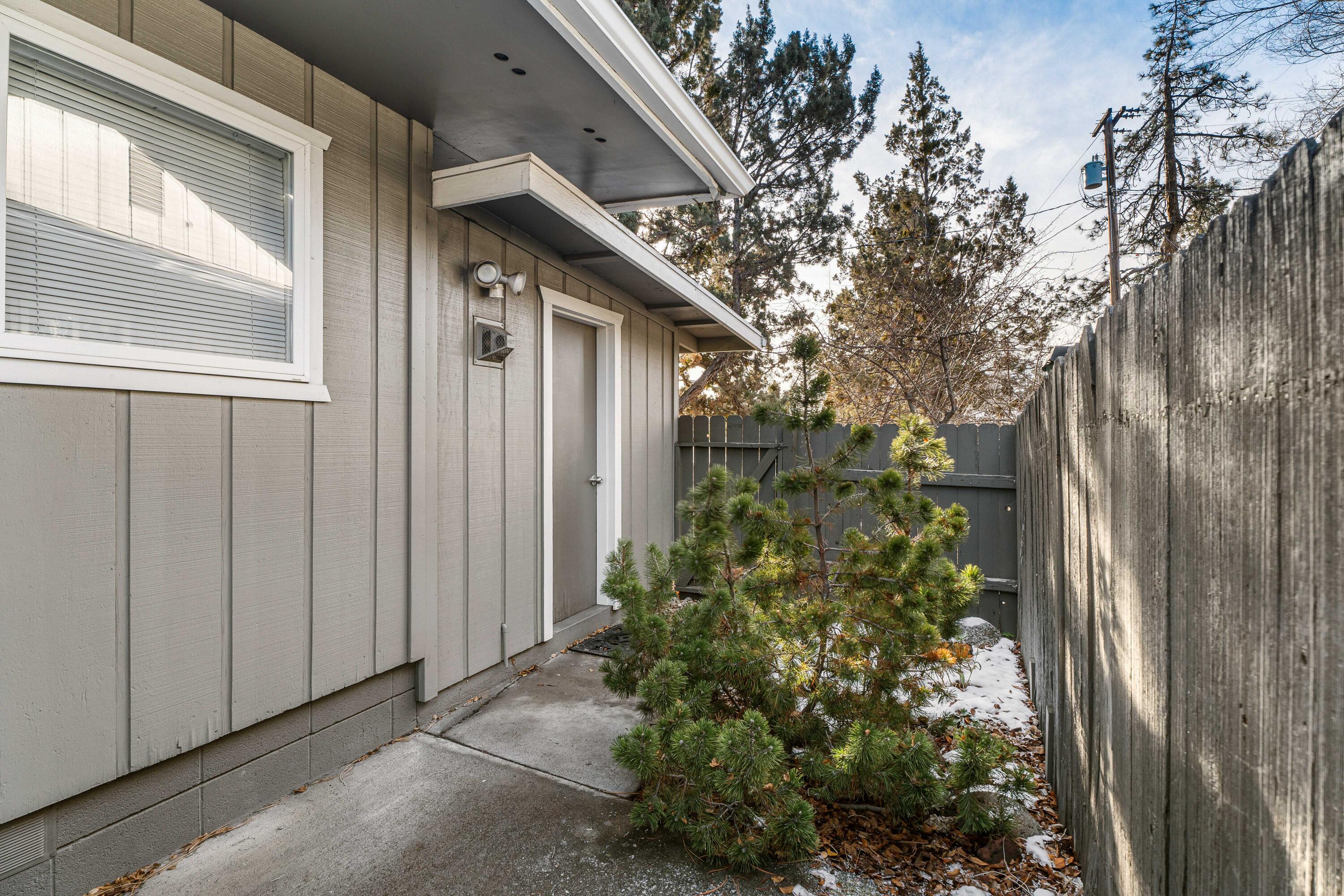 475 NE Underwood Avenue