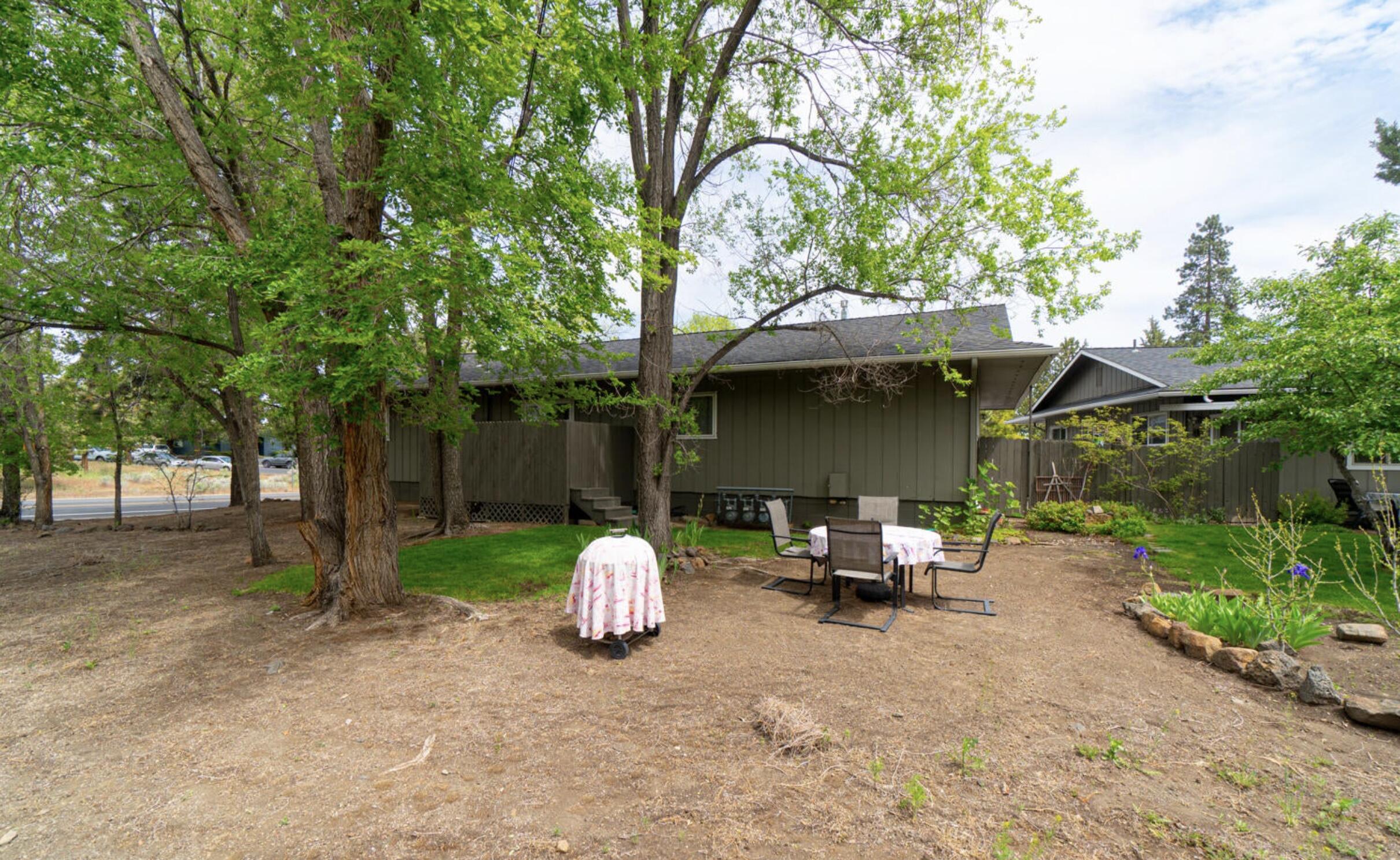 475 NE Underwood Avenue