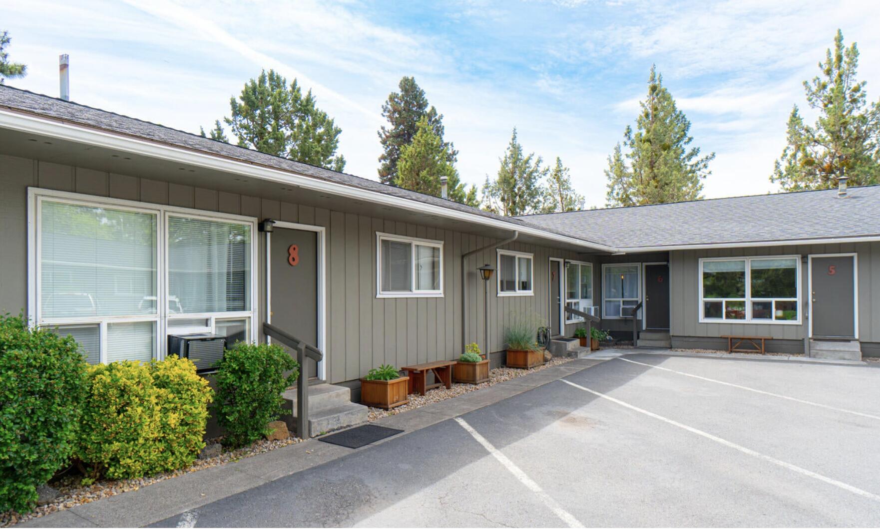 475 NE Underwood Avenue