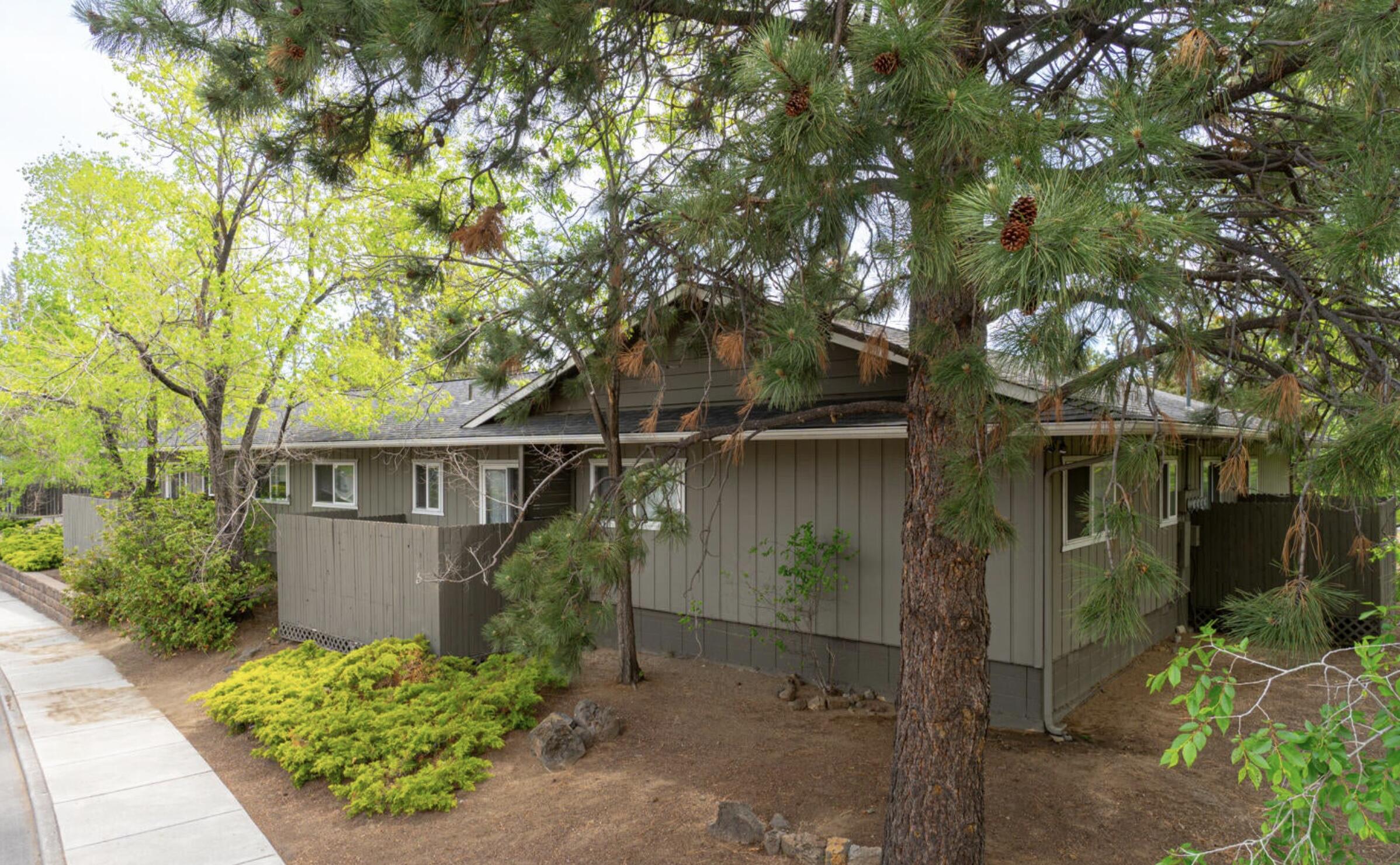 475 NE Underwood Avenue