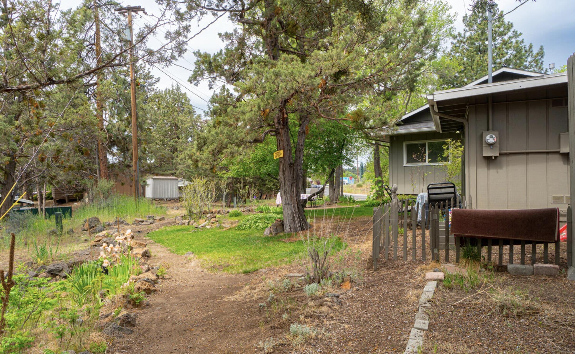 475 NE Underwood Avenue