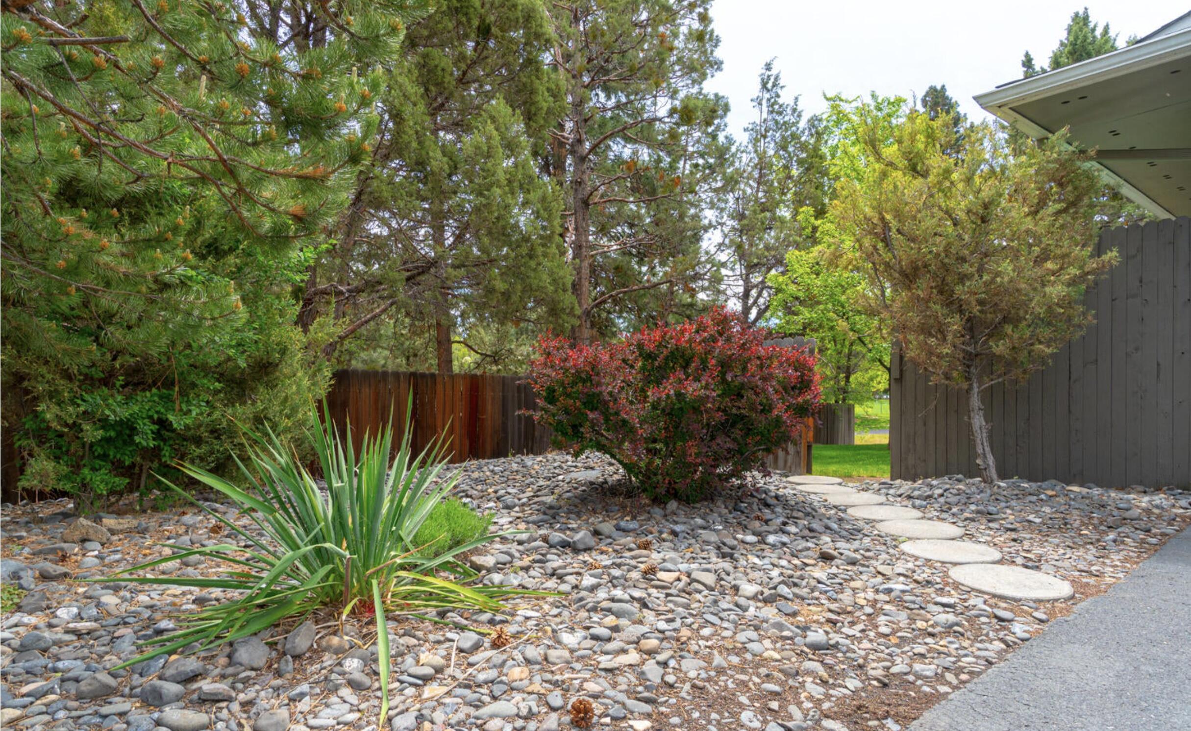 475 NE Underwood Avenue