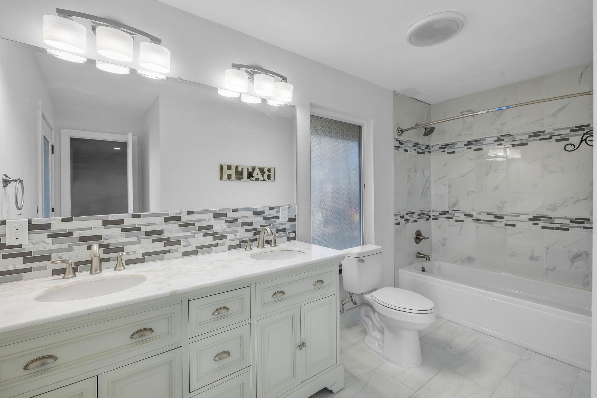 605 NW 10th Street