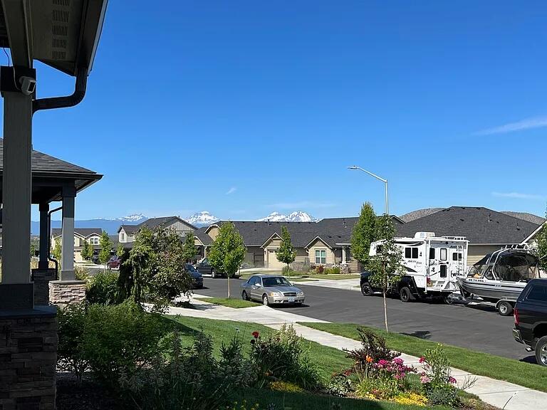 4428 SW Salmon Place