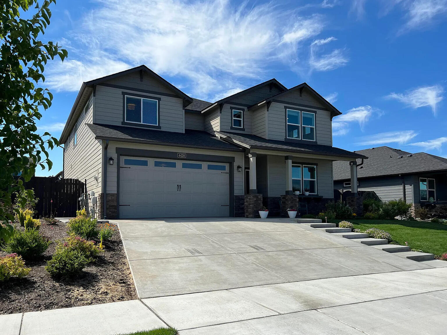 4428 SW Salmon Place