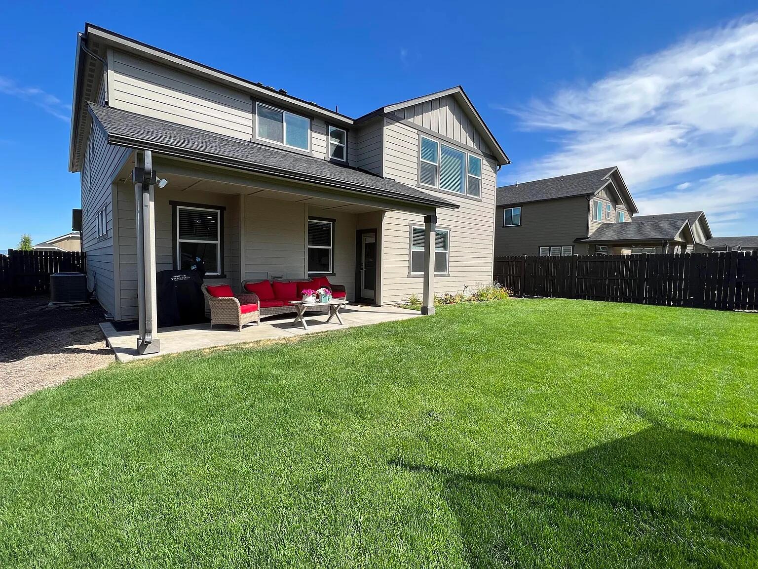 4428 SW Salmon Place