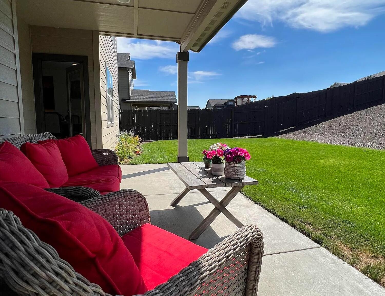 4428 SW Salmon Place