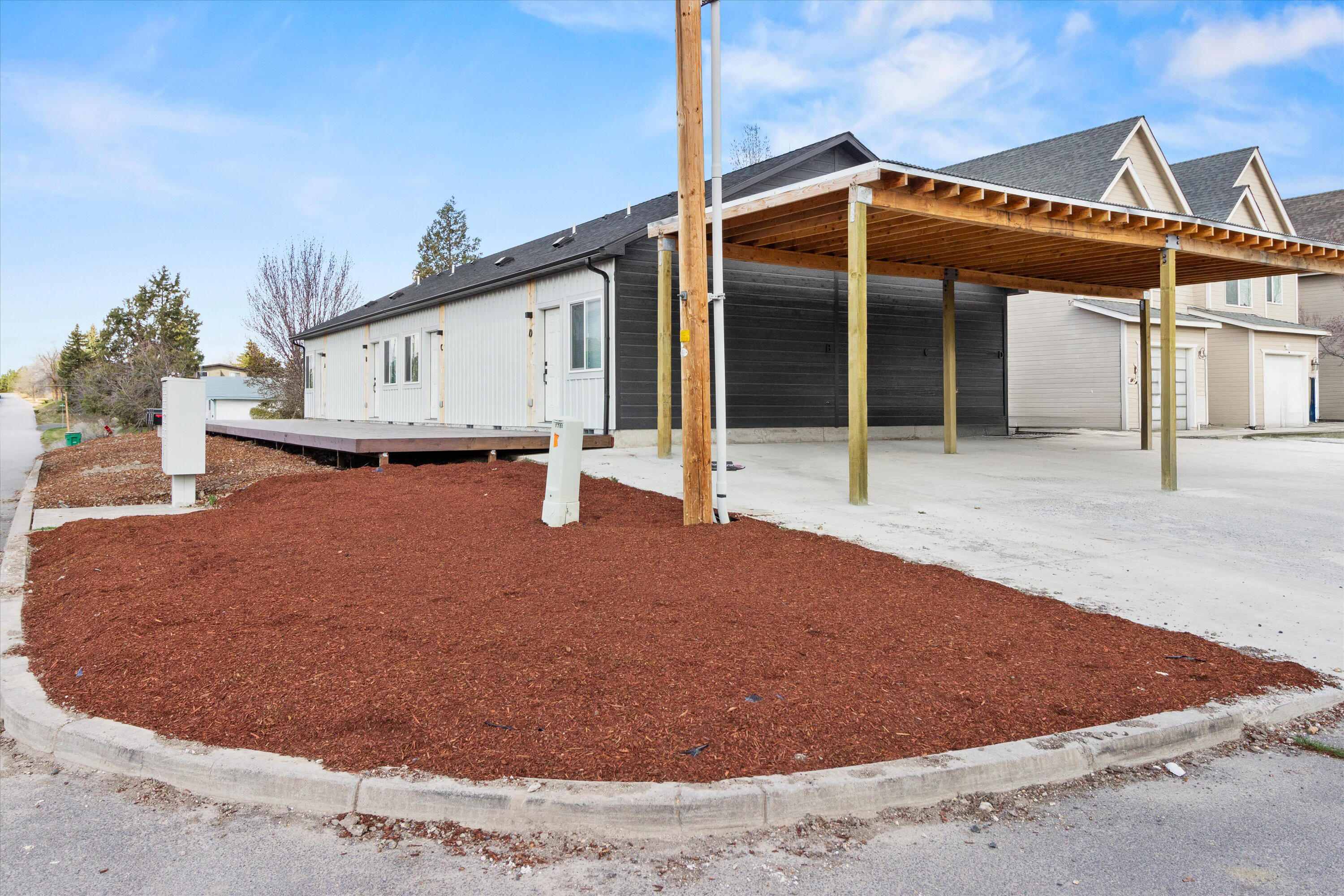 1209 Carlyle Street