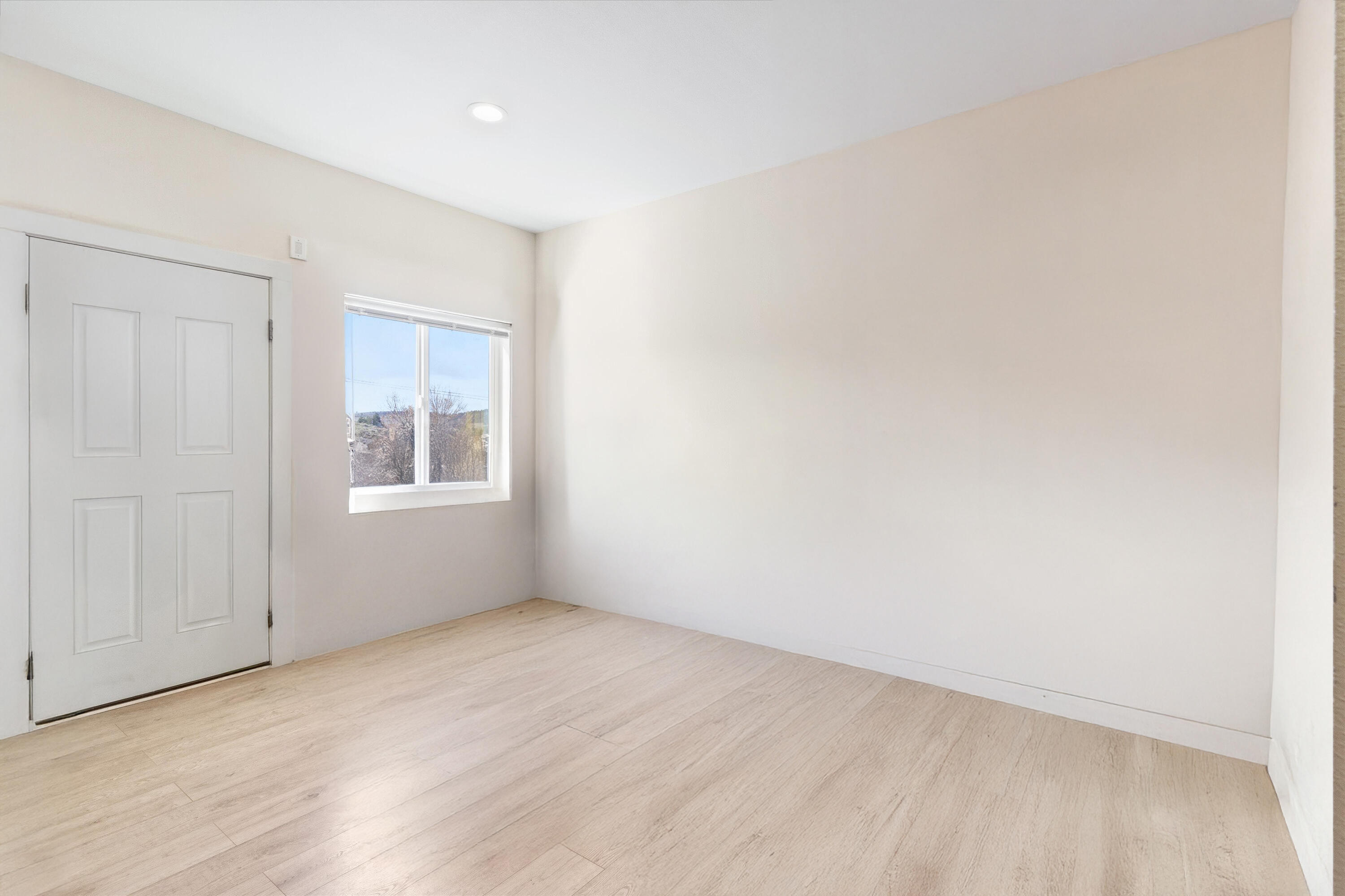 1209 Carlyle Street