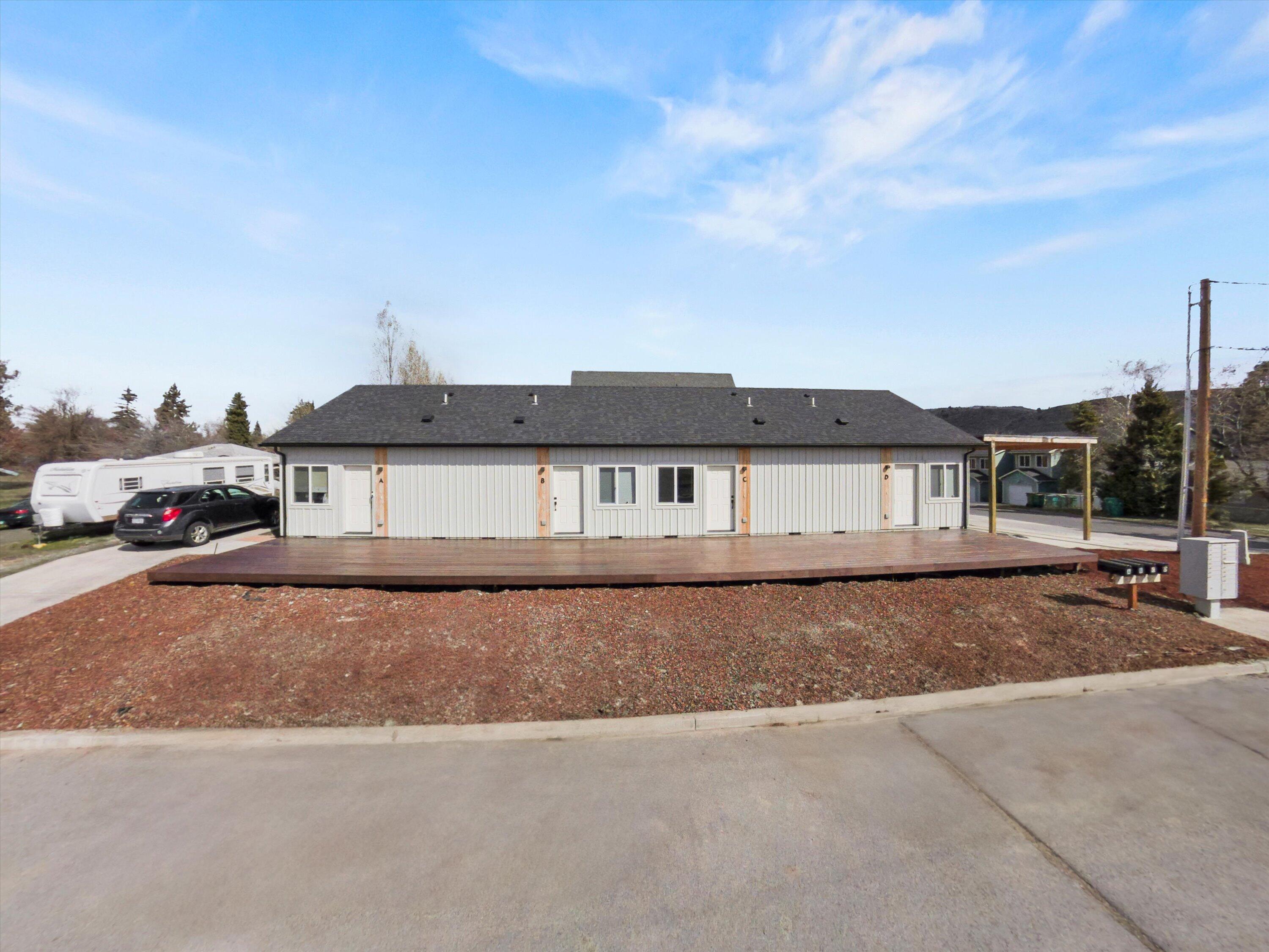 1209 Carlyle Street