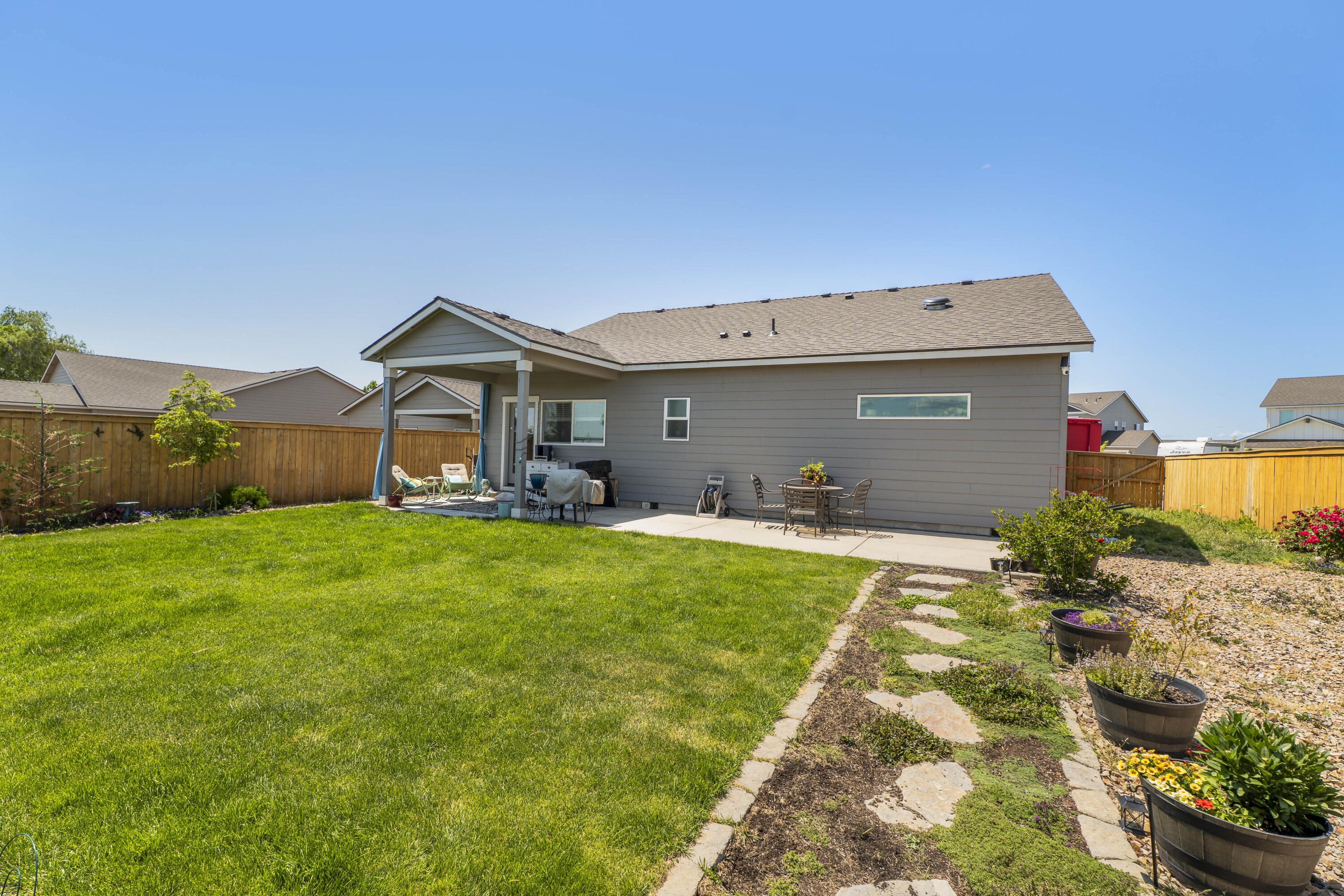 1121 NW Willow Parkway Road