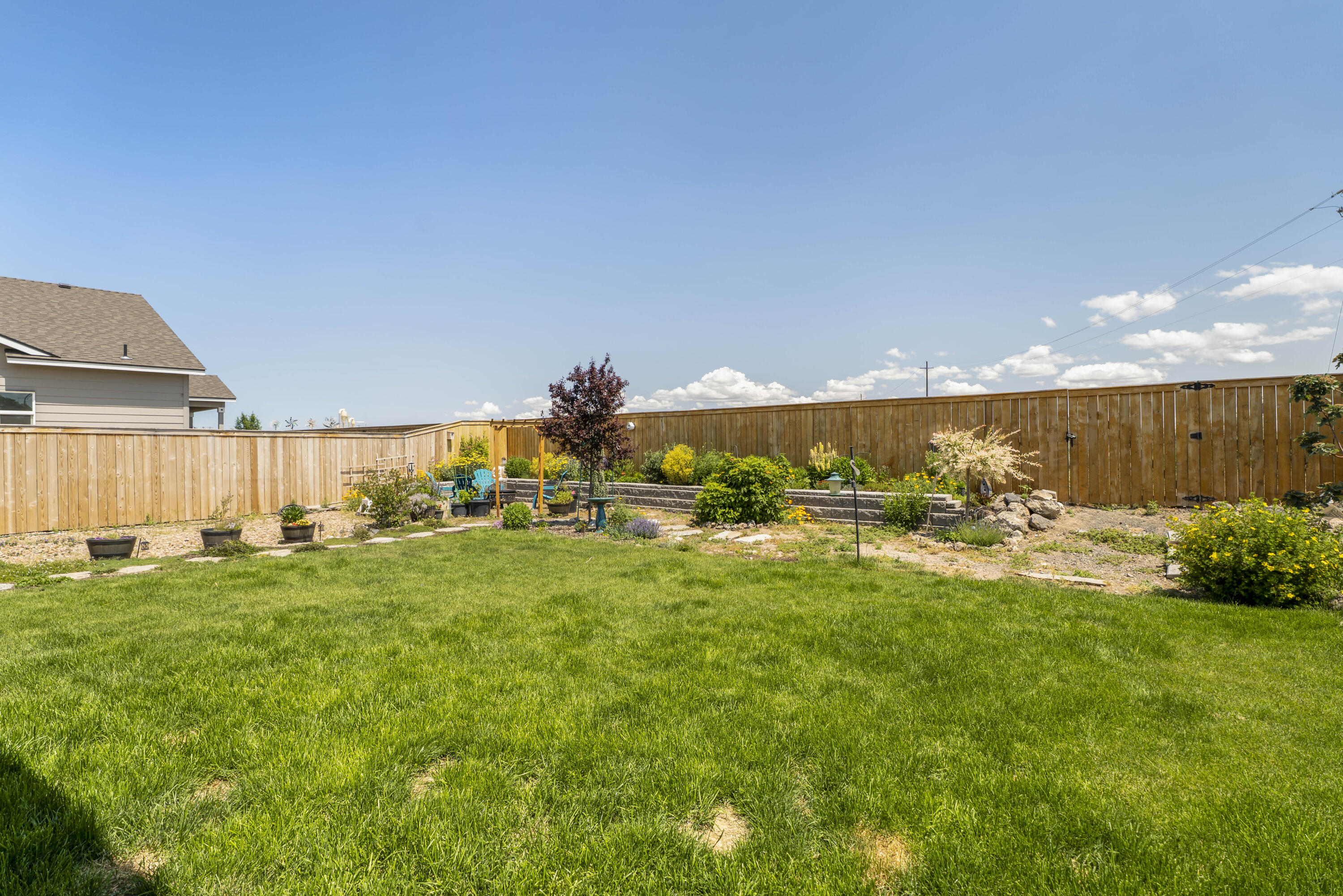 1121 NW Willow Parkway Road