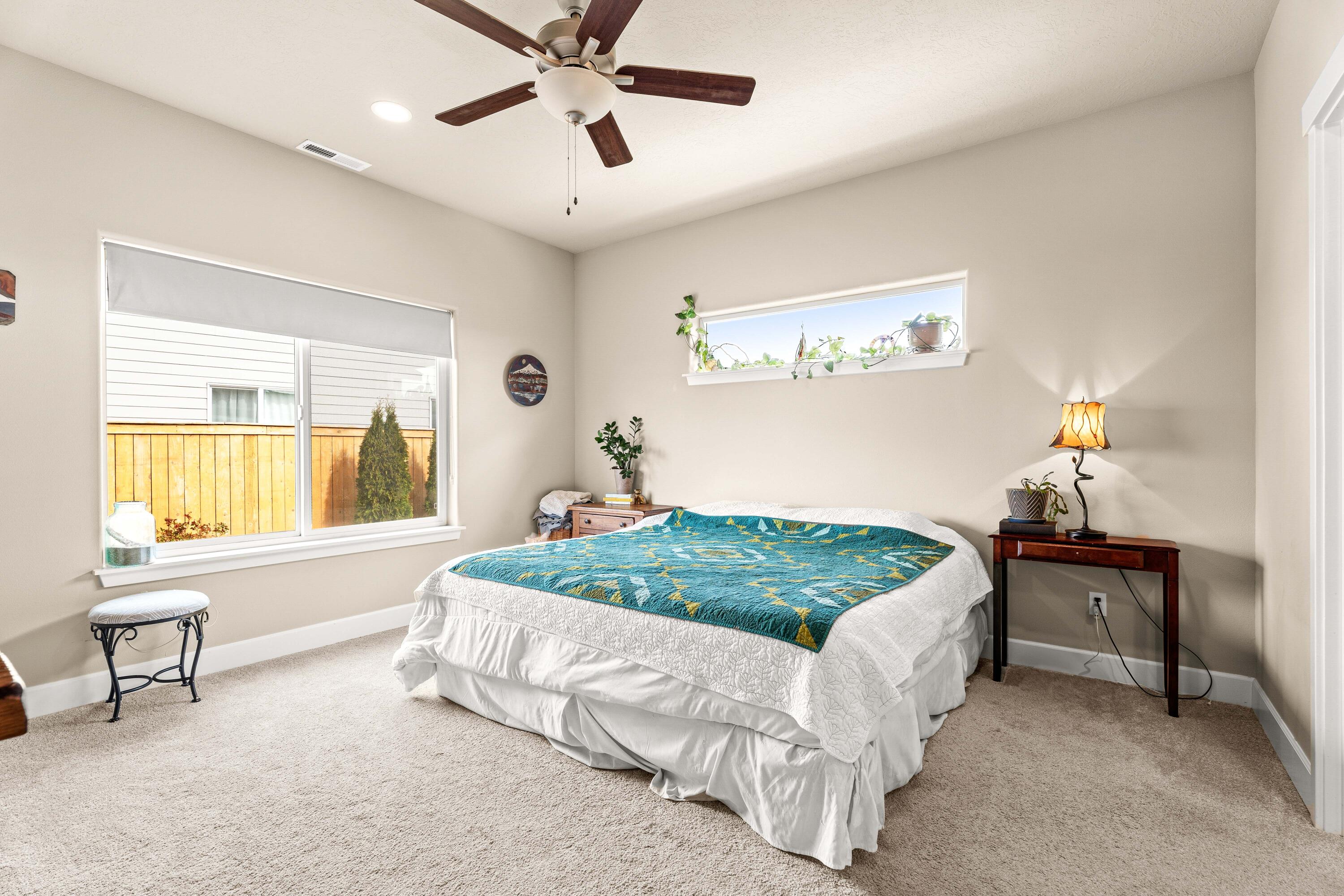 1121 NW Willow Parkway Road
