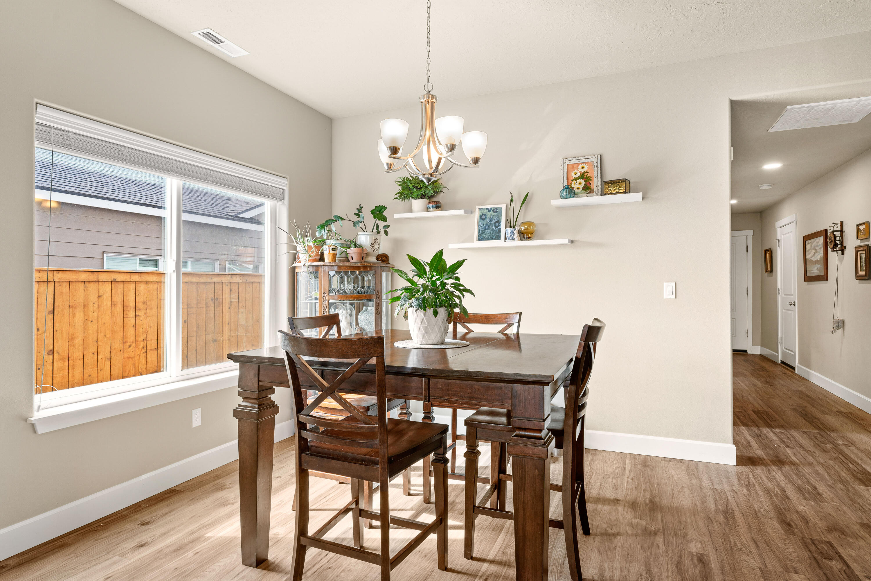 1121 NW Willow Parkway Road