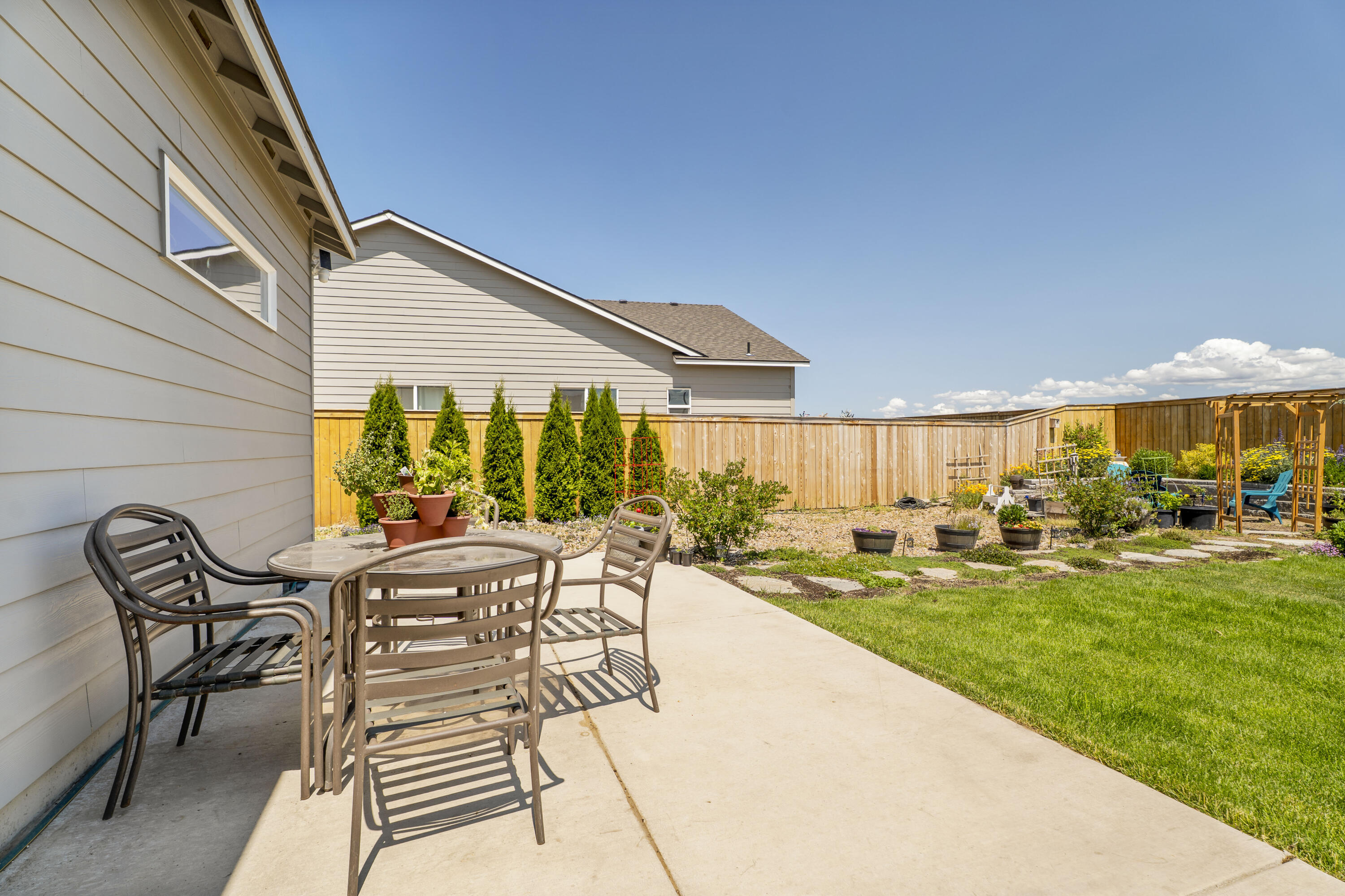 1121 NW Willow Parkway Road