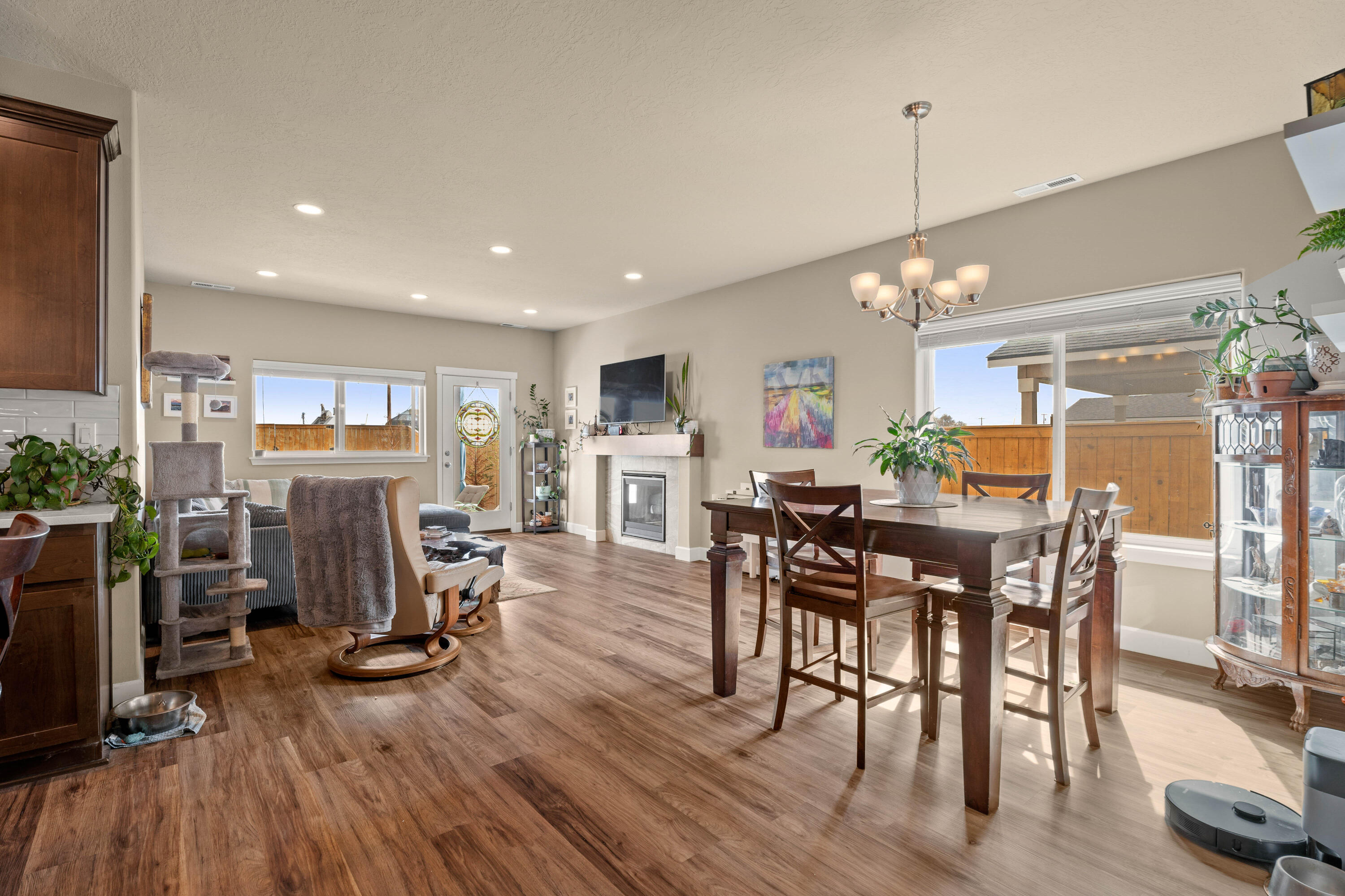 1121 NW Willow Parkway Road