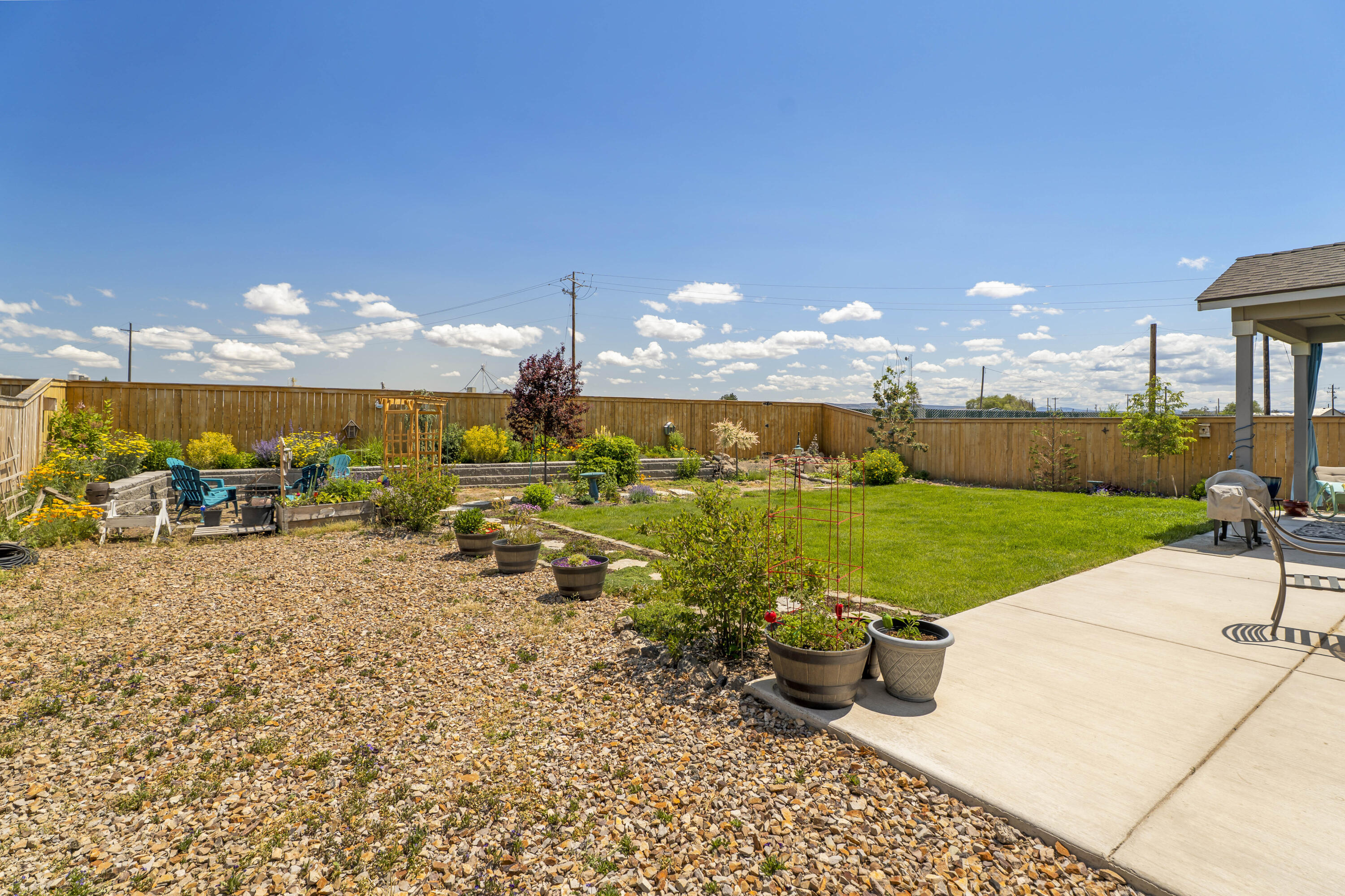 1121 NW Willow Parkway Road