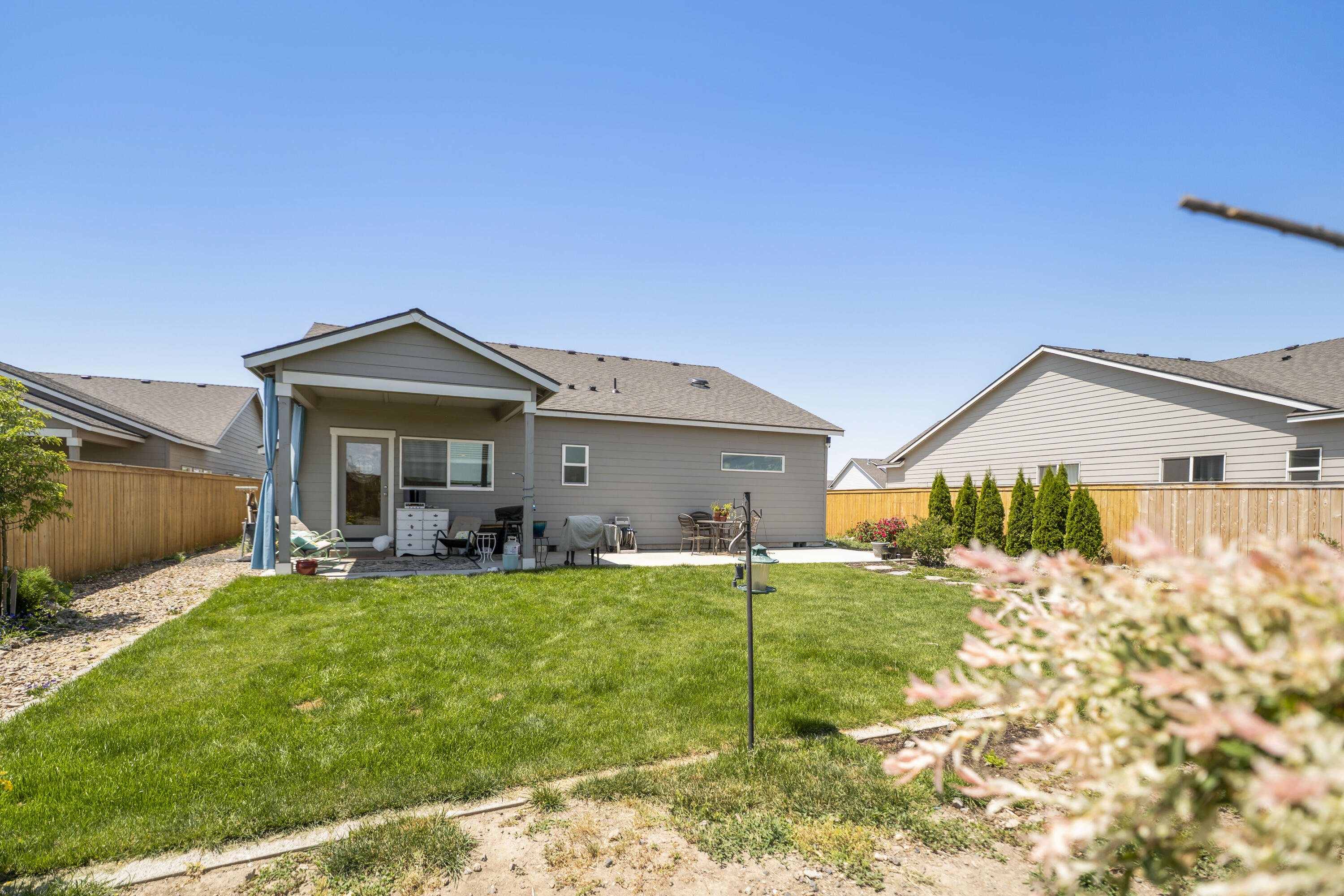 1121 NW Willow Parkway Road