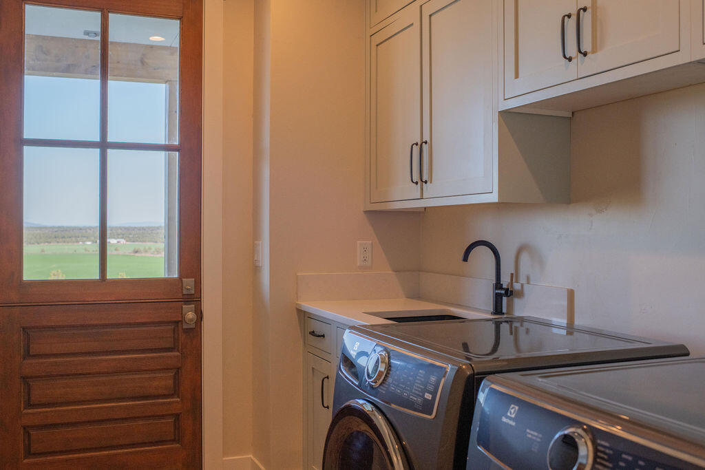 9909 NW Coyner Avenue