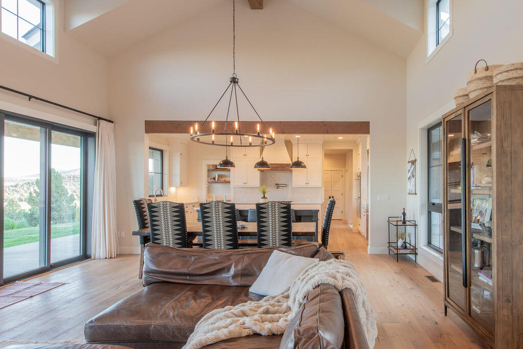 9909 NW Coyner Avenue