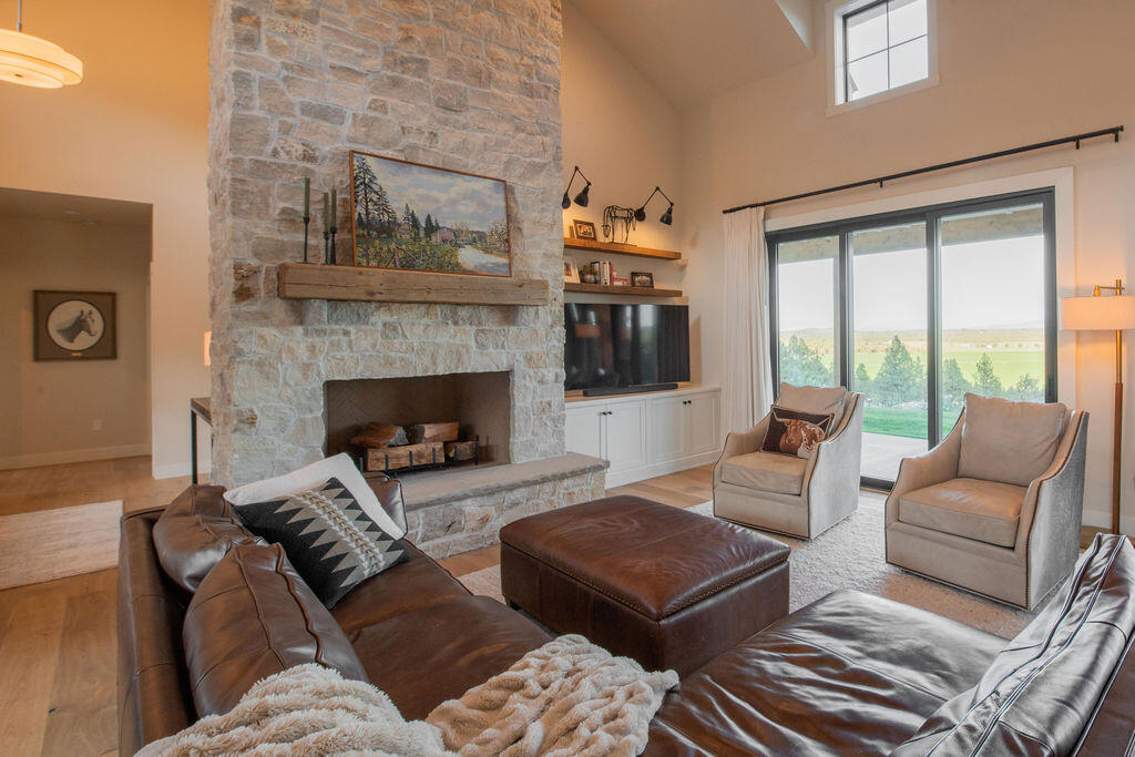 9909 NW Coyner Avenue