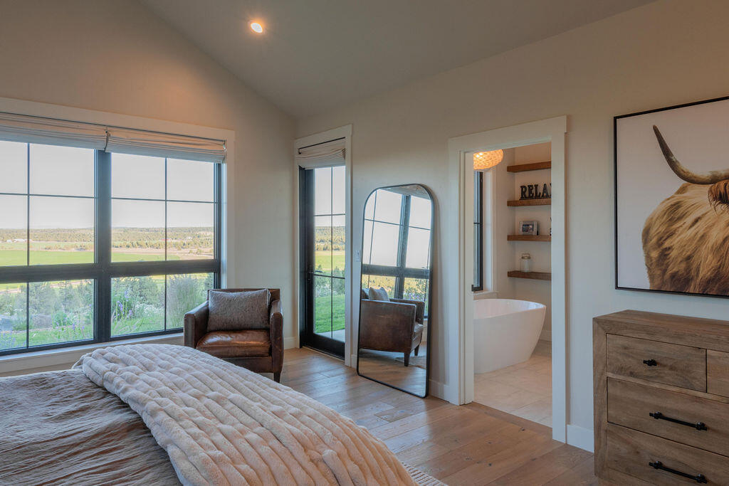 9909 NW Coyner Avenue