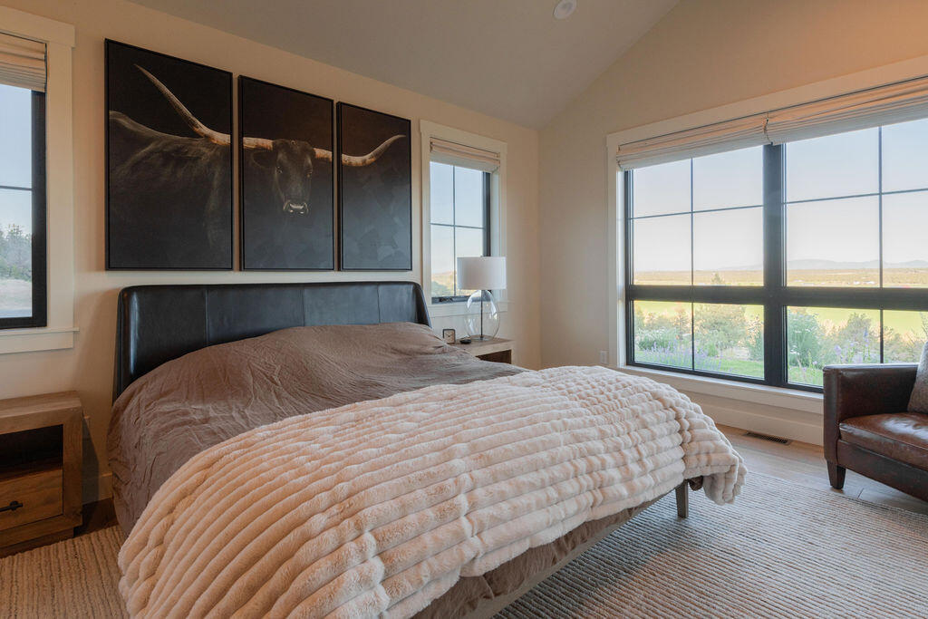 9909 NW Coyner Avenue