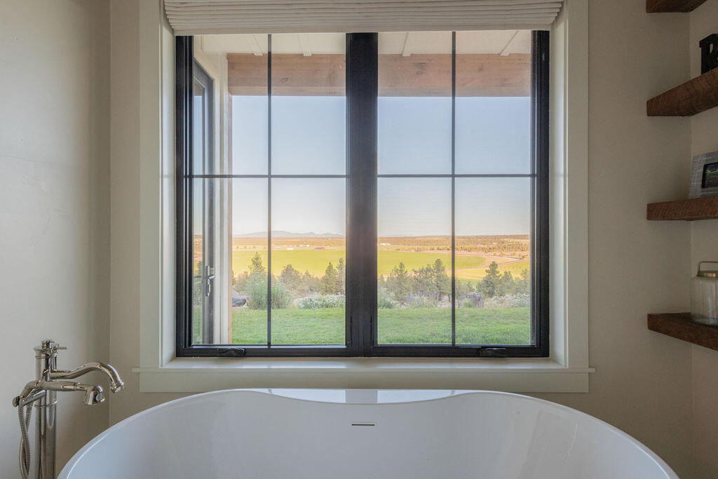 9909 NW Coyner Avenue